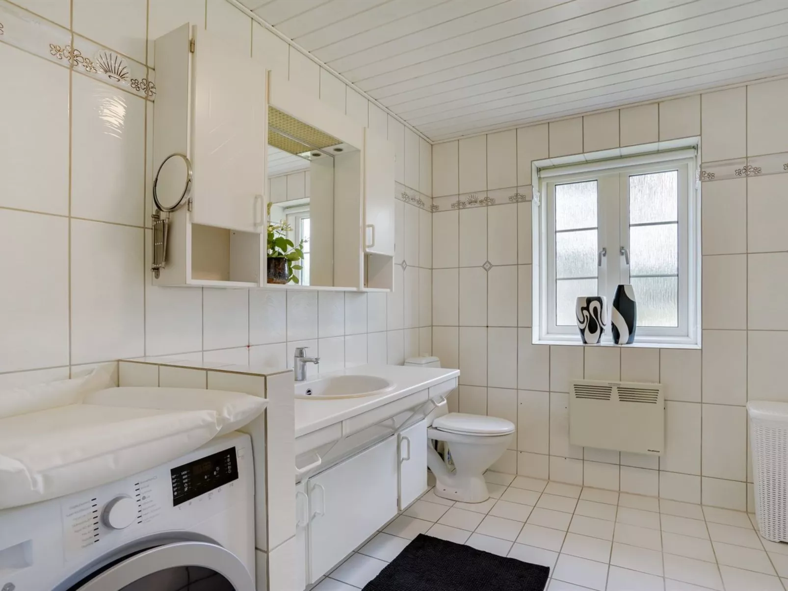 "Hjalmsvider" - 1km from the sea-Drinnen