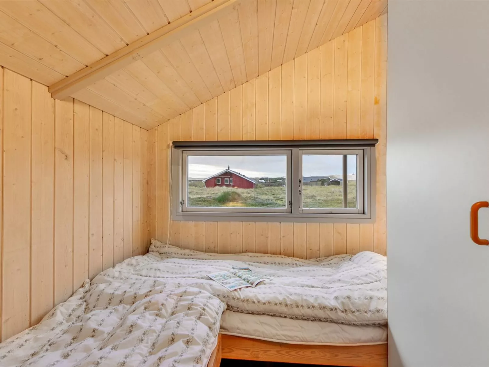 "Durita" - 600m to the fjord-Drinnen