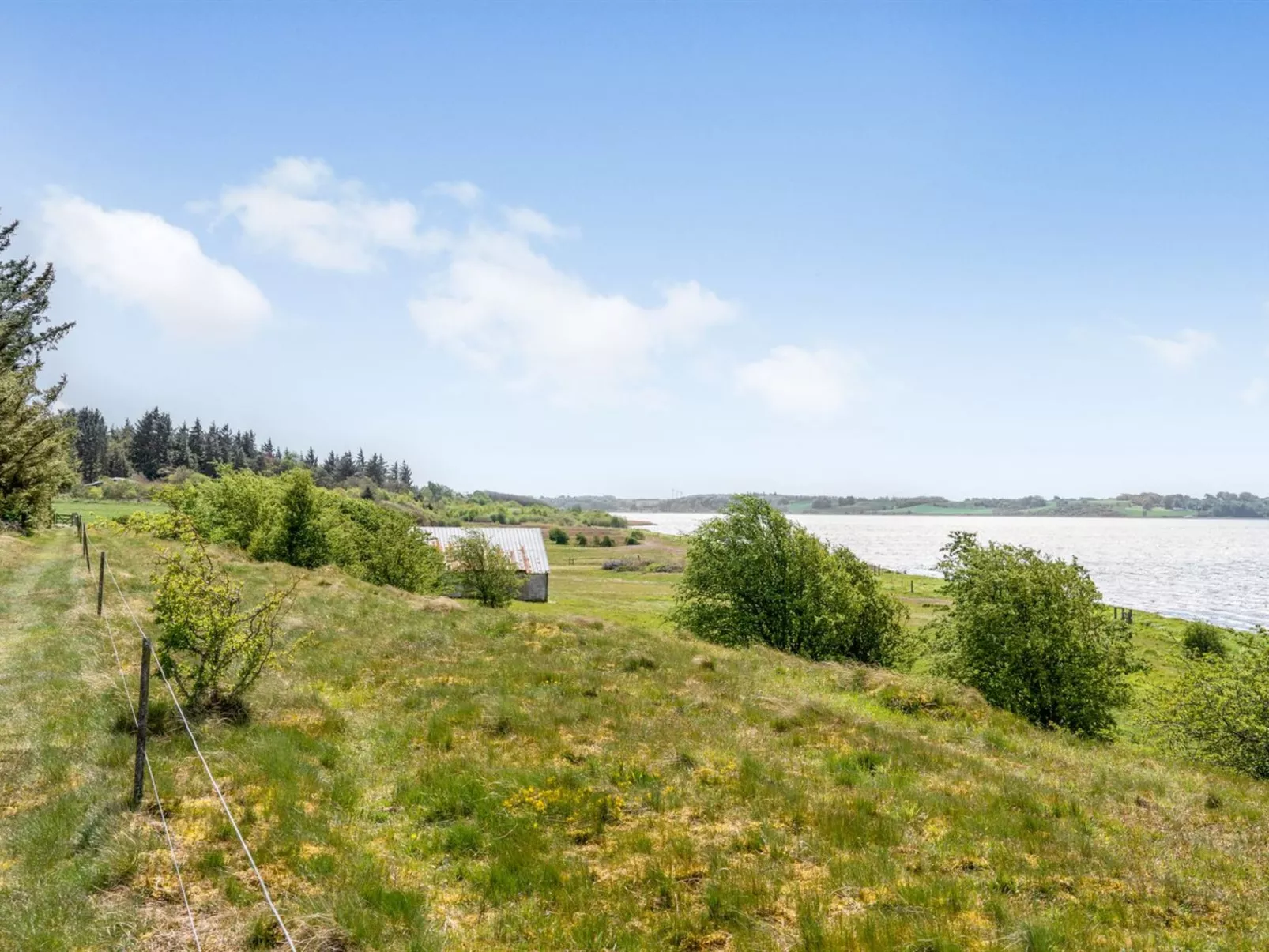 "Arleta" - 250m to the fjord-Outside