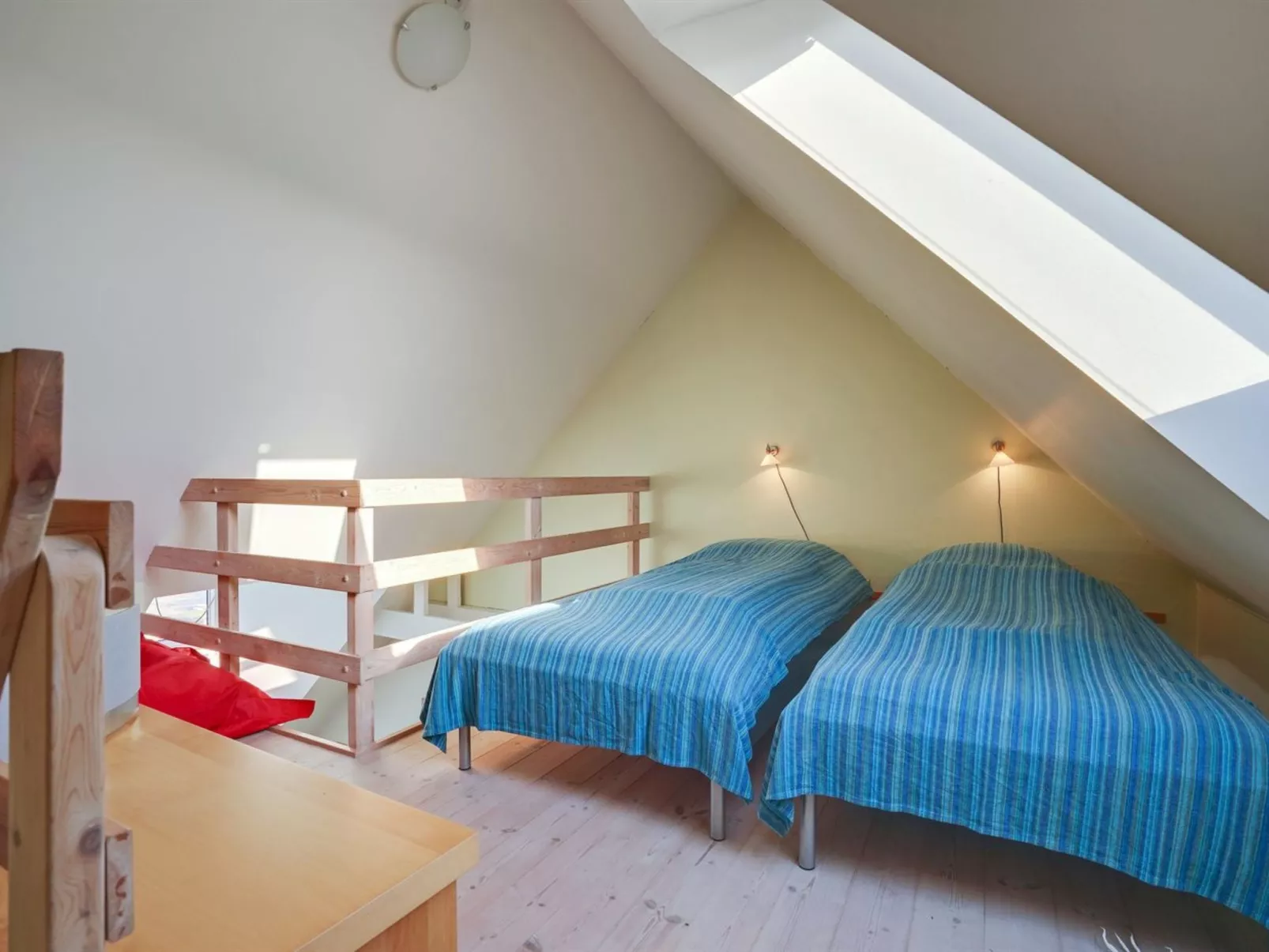 "Line" - 10m from the sea-Dedans