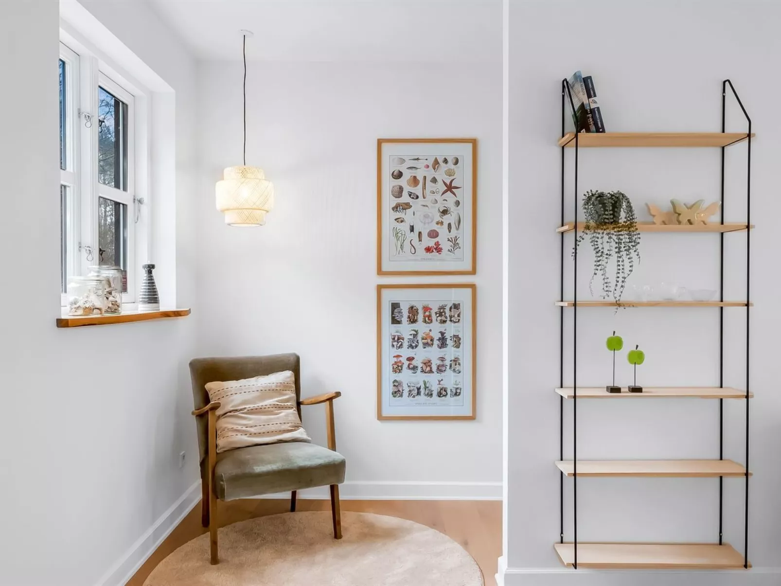 "Mandana" - 10km to the fjord-Drinnen