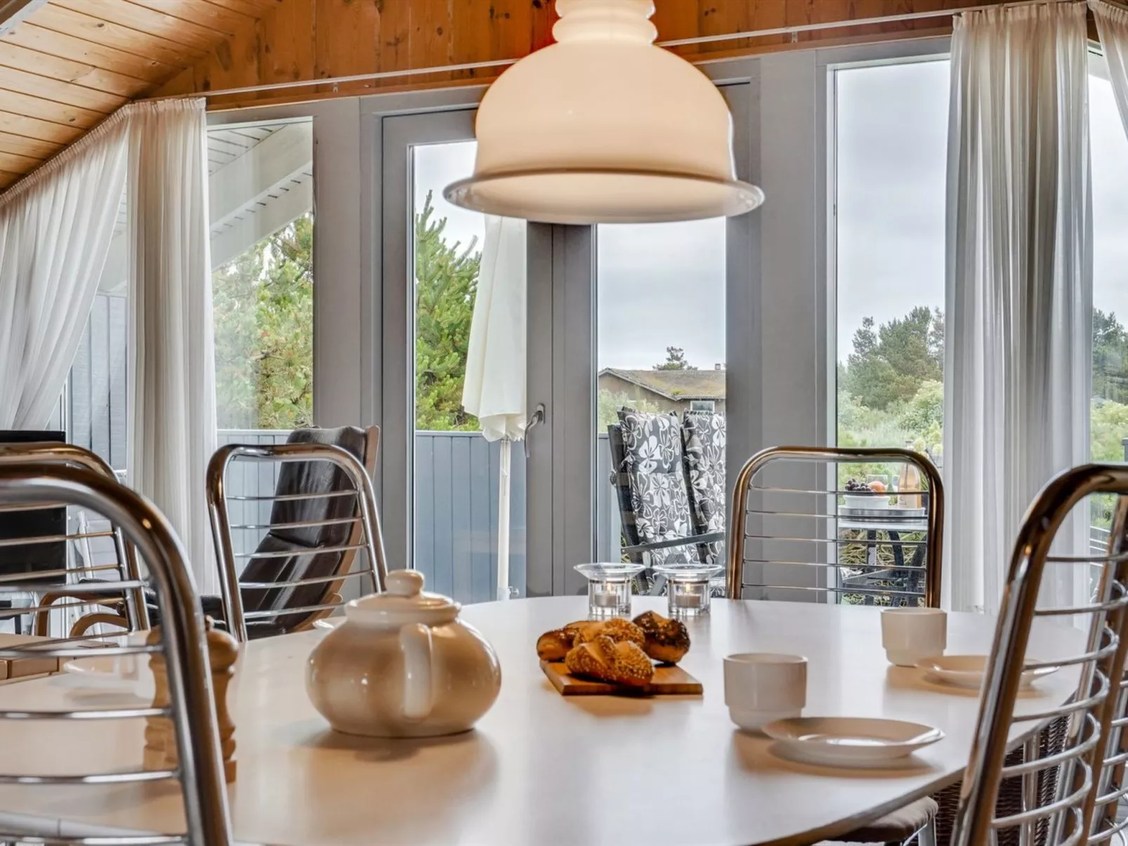 "Bryniulf" - 1.8km from the sea-Inside