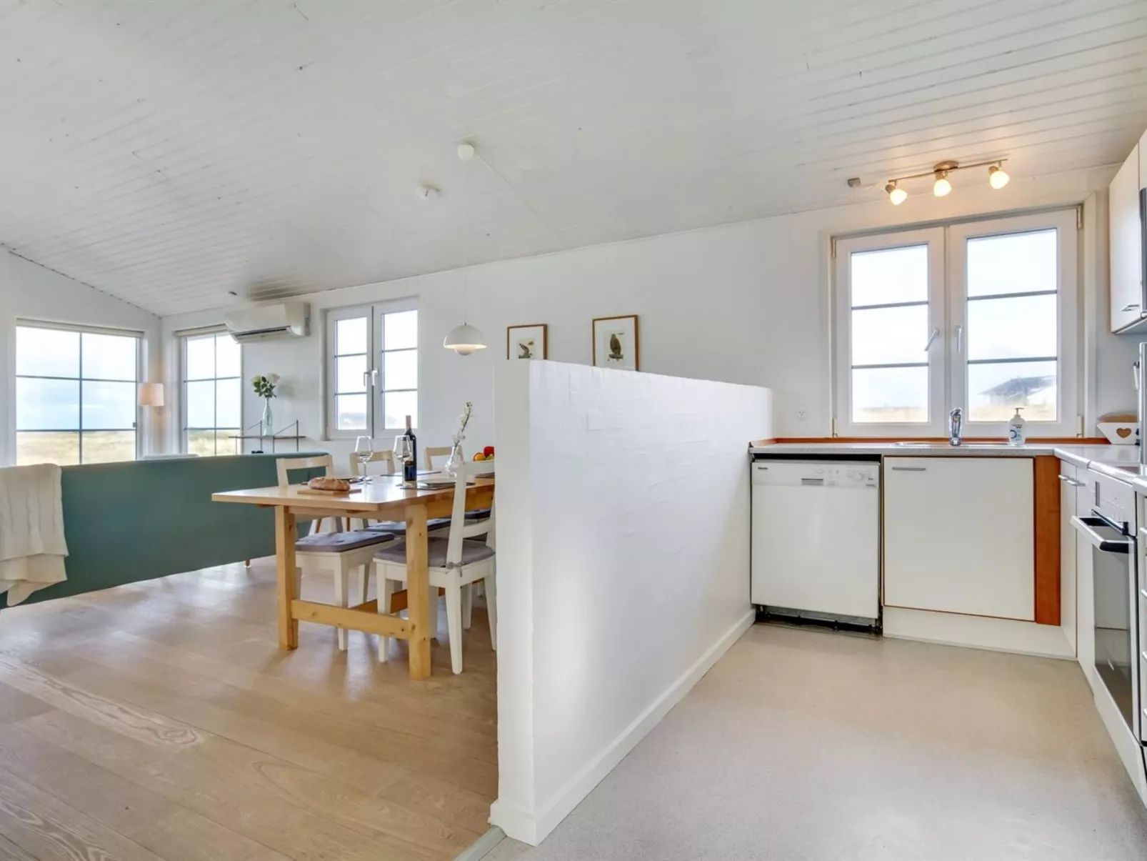 "Zaharinka" - 300m from the sea-Inside