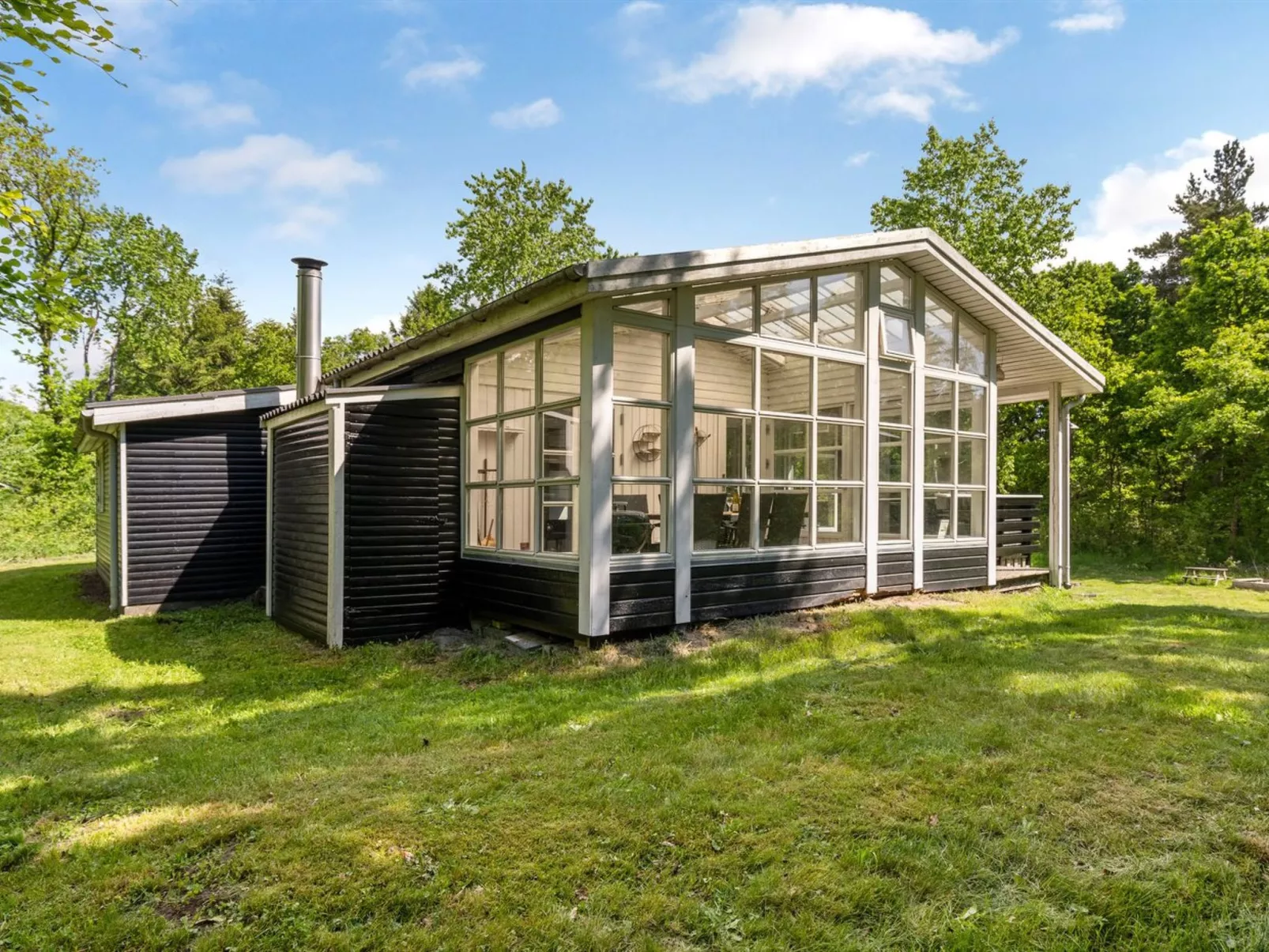 "Gunward" - 1.5km from the sea-Outside