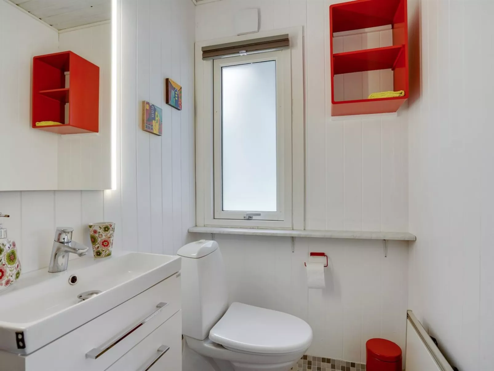 "Elny" - 500m to the fjord-Inside