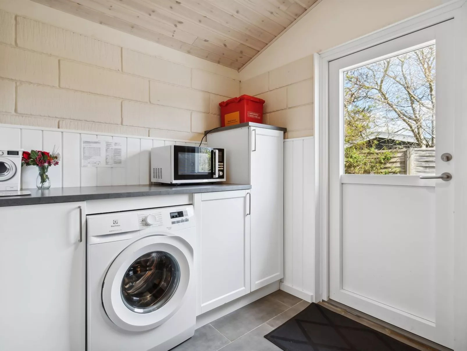 "Mahalia" - 300m from the sea-Dedans