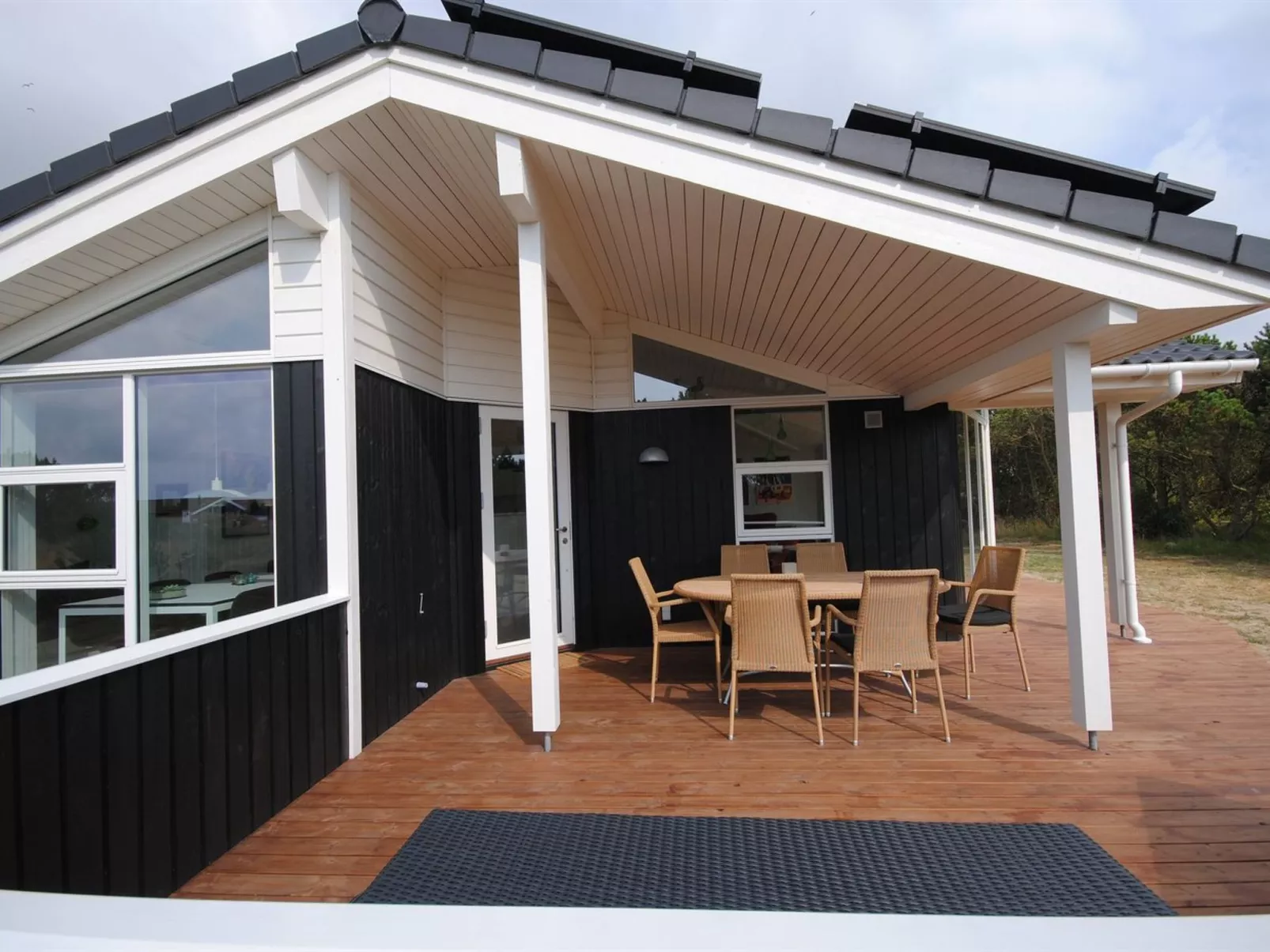 "Helen" - 500m to the fjord-Outside