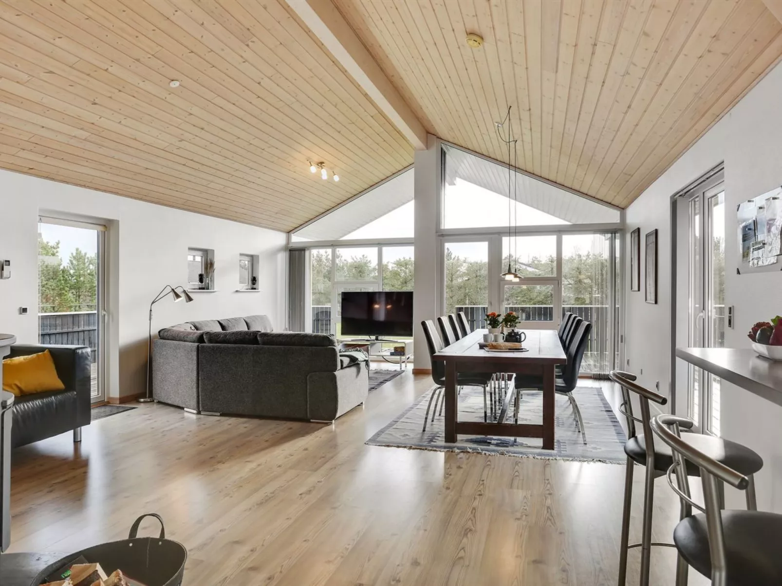 "Lirim" - 50m from the sea-Inside