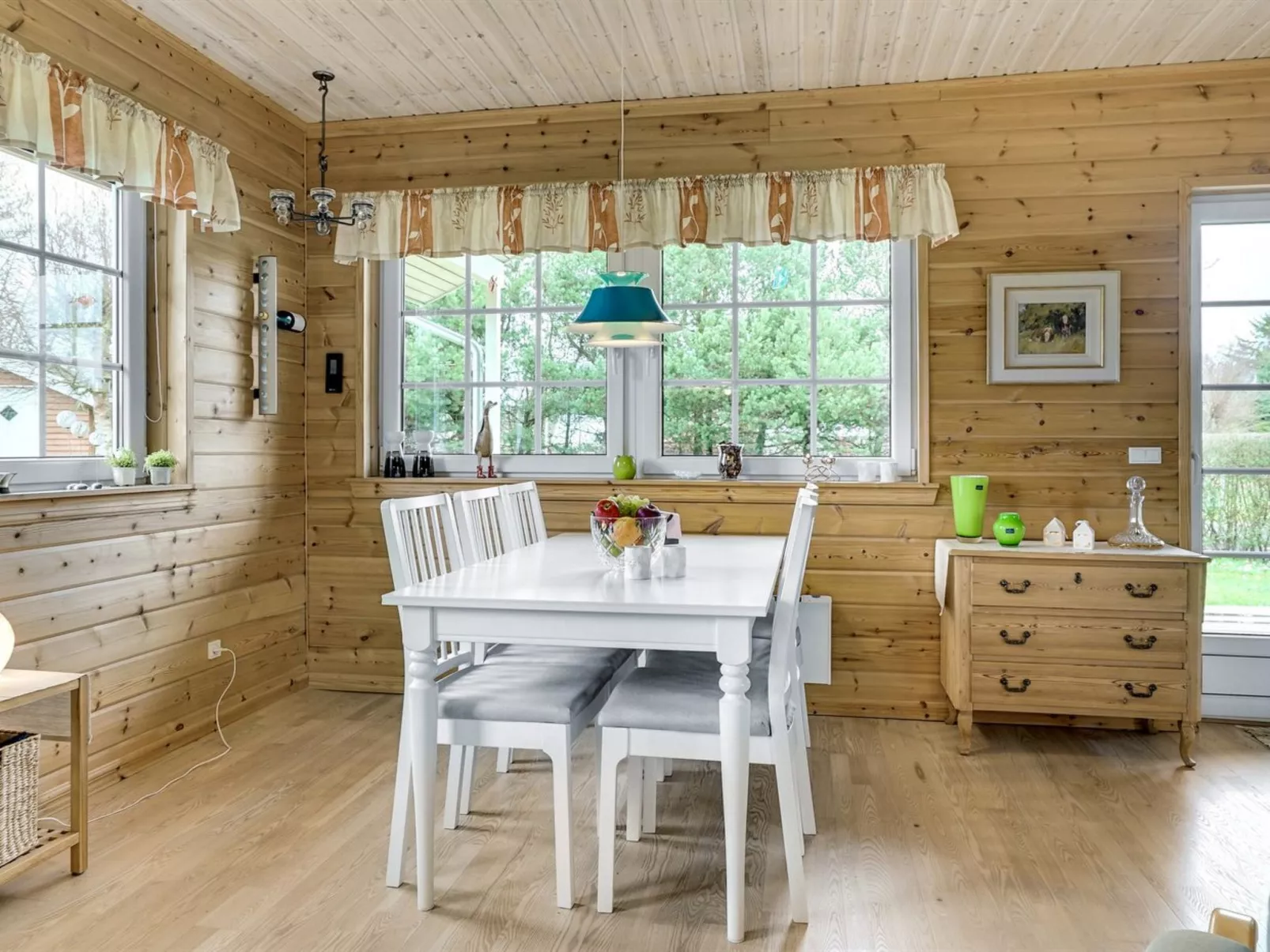 "Goti" - 1km to the fjord-Drinnen