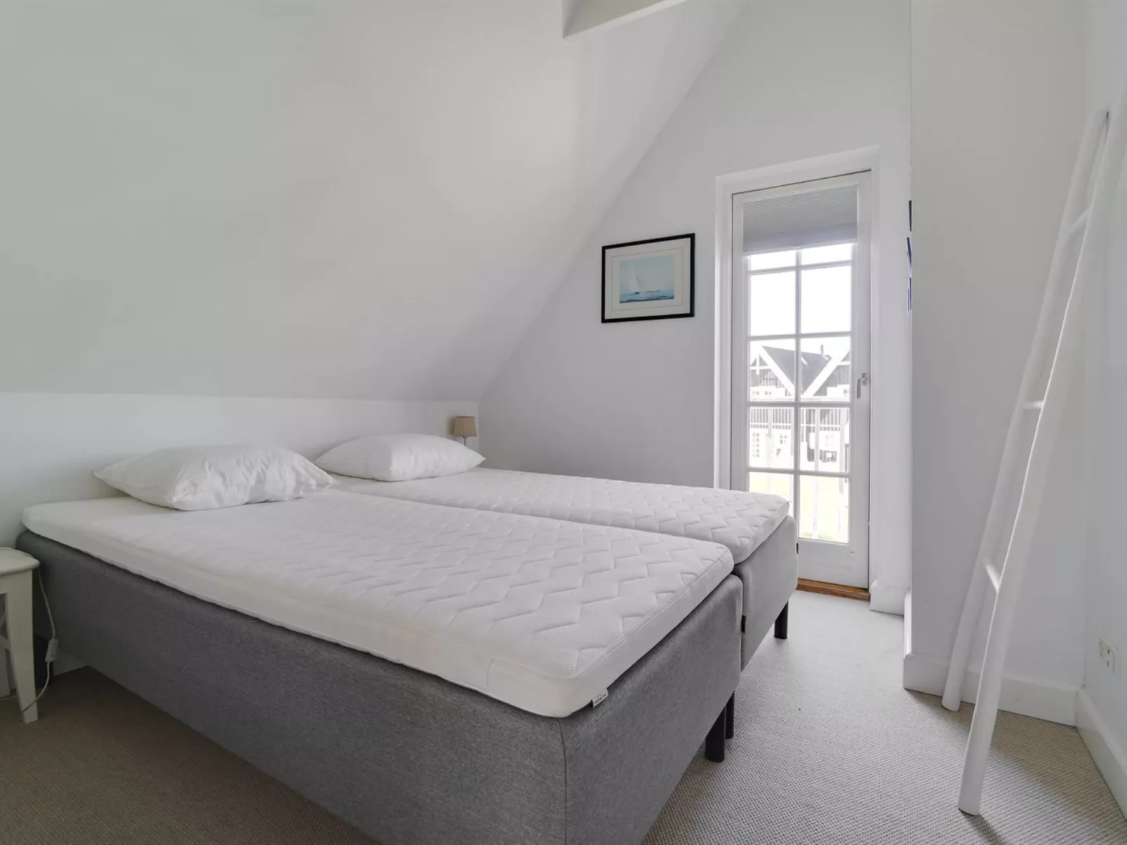 "Anniek" - 1km to the fjord-Inside