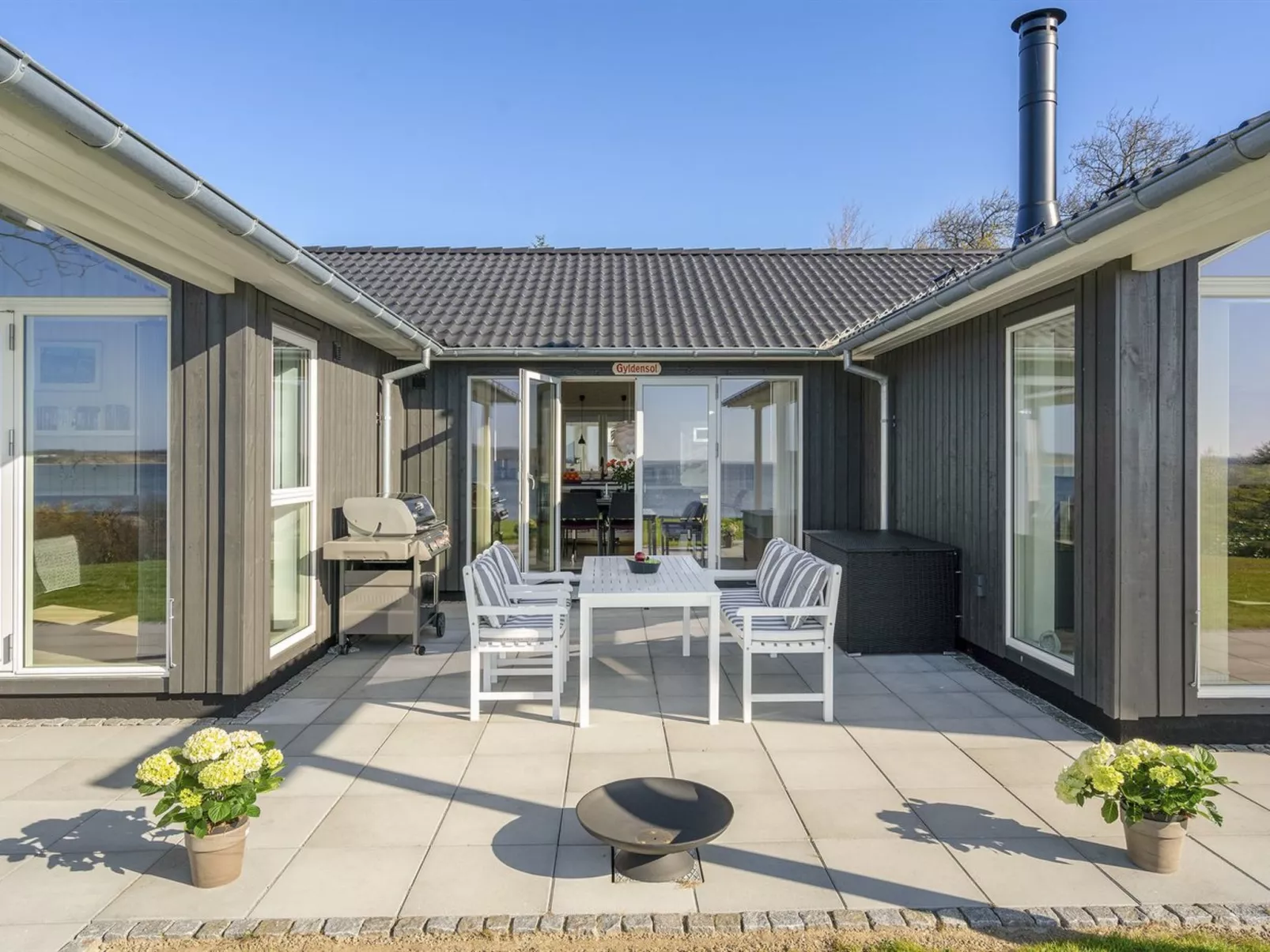 "Lander" - 20m from the sea-Outside