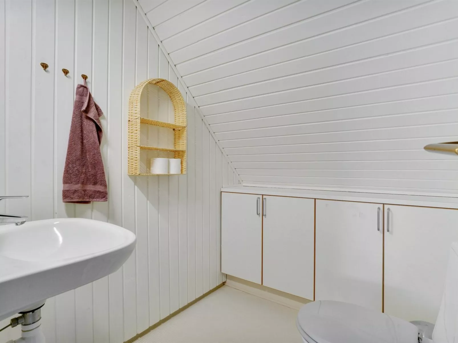 "Reiko" - 1.5km from the sea-Inside