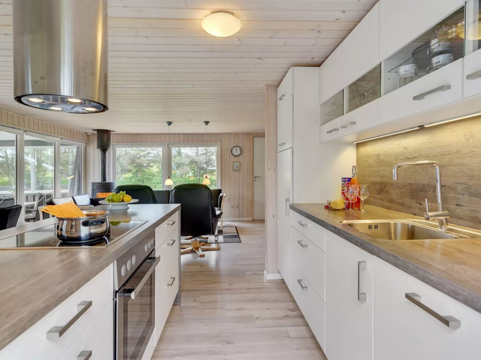 "Sheemen" - 700m to the fjord-Inside