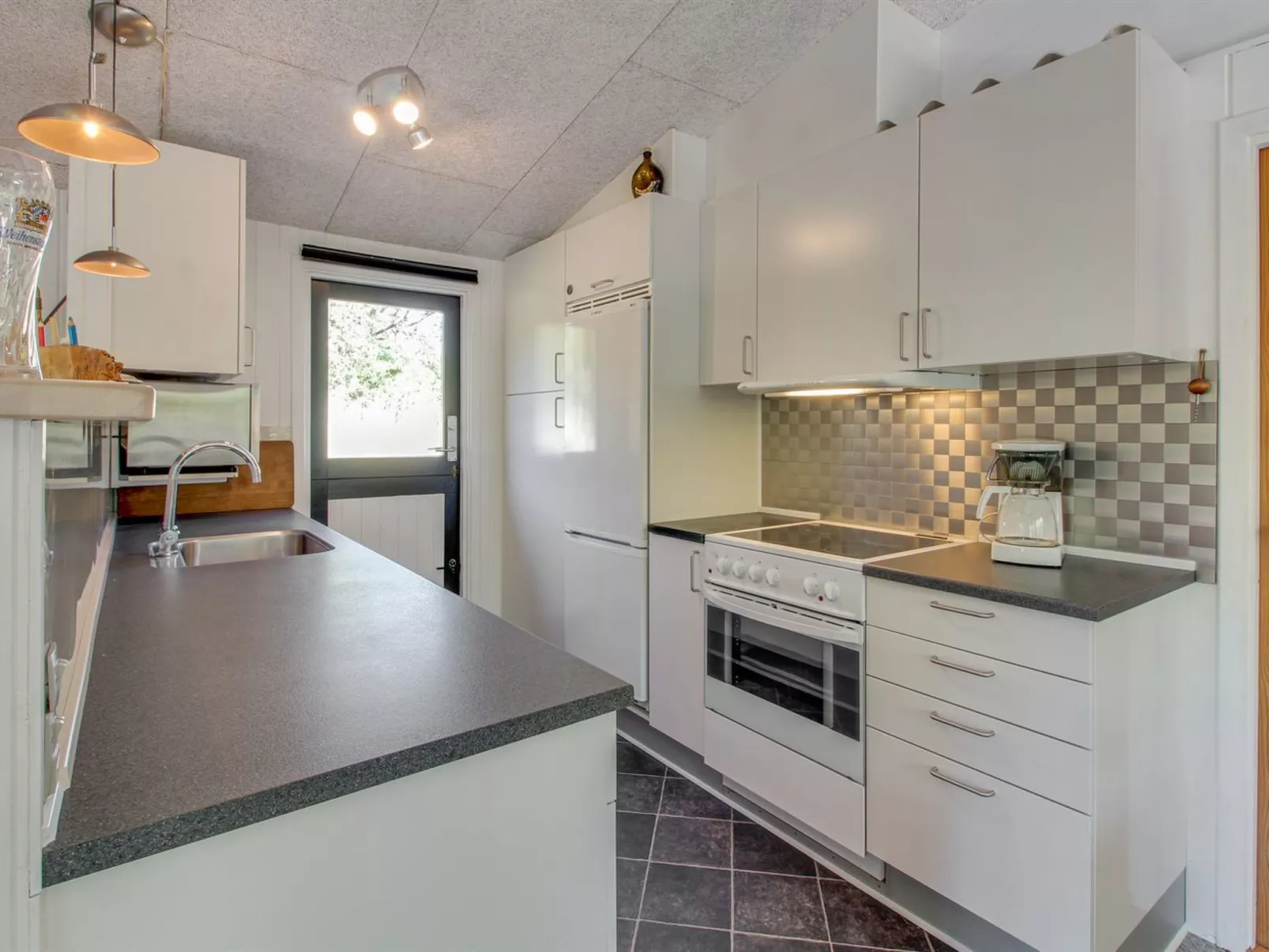 "Wyanet" - 2.3km from the sea-Inside