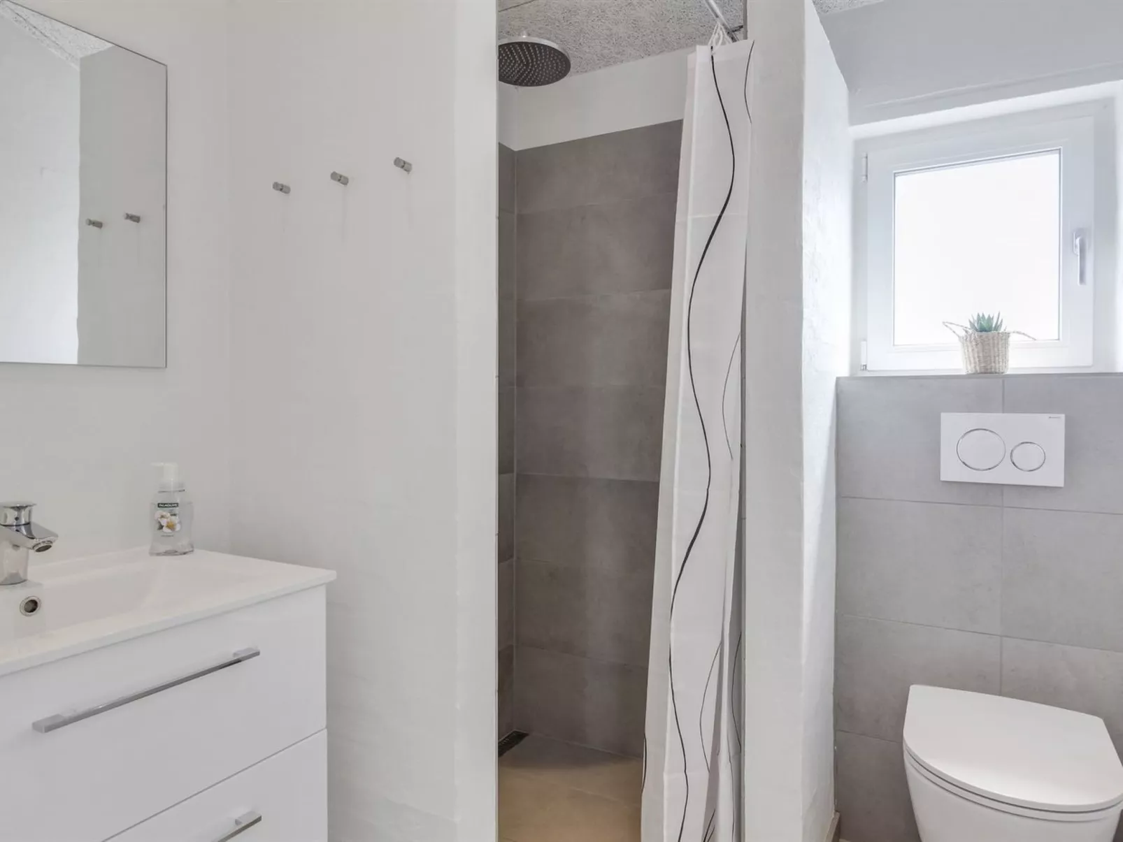 "Grith" - 1km from the sea-Inside