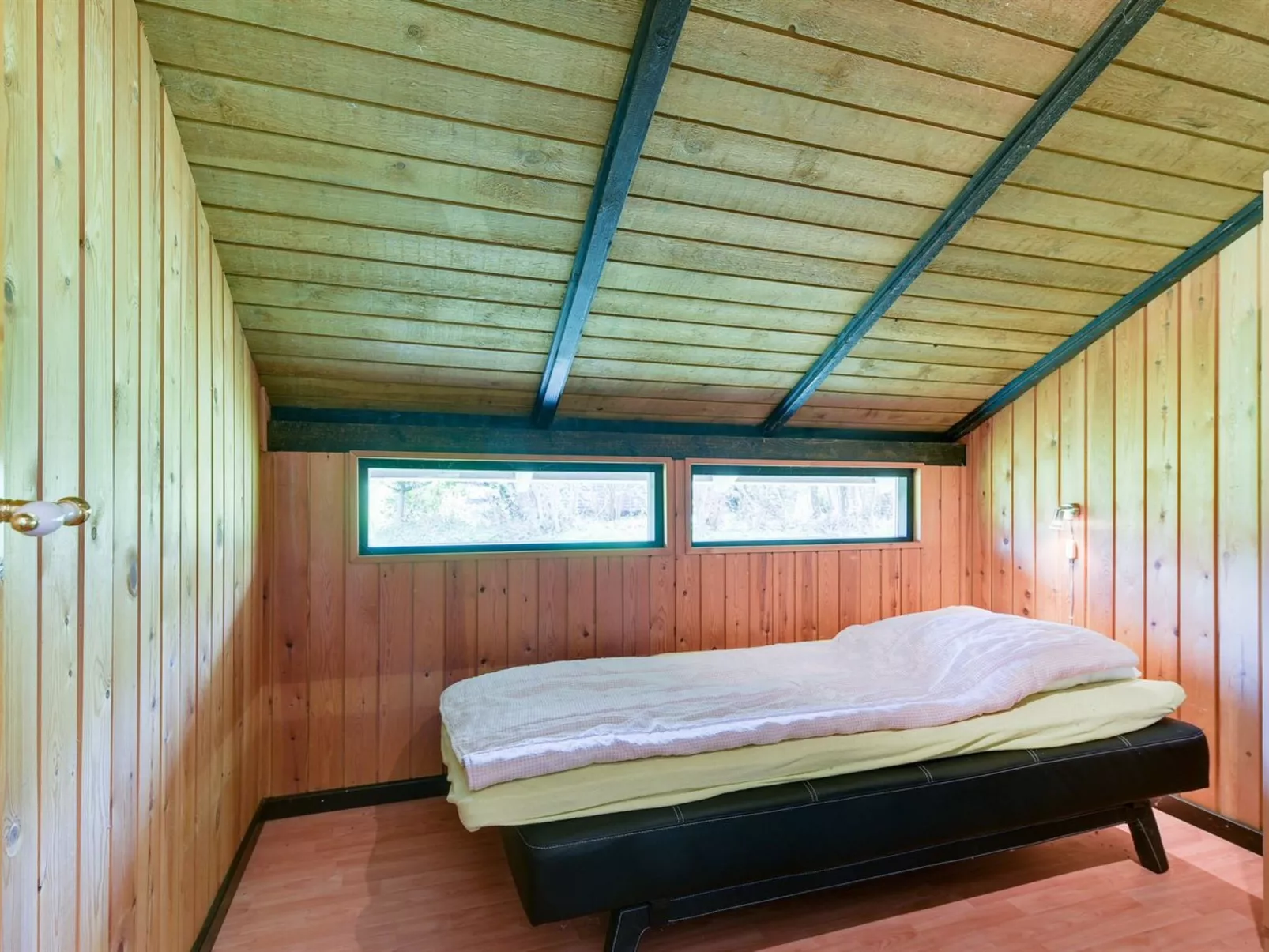 "Henna" - 550m to the fjord-Drinnen