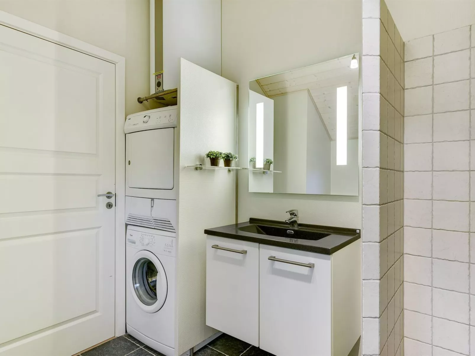 "Anethe" - 100m to the fjord-Inside