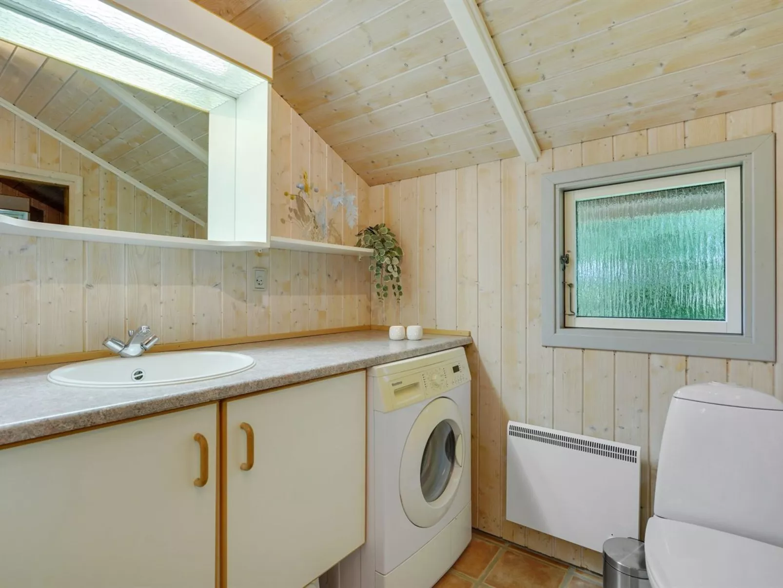 "Danna" - 850m to the fjord-Drinnen