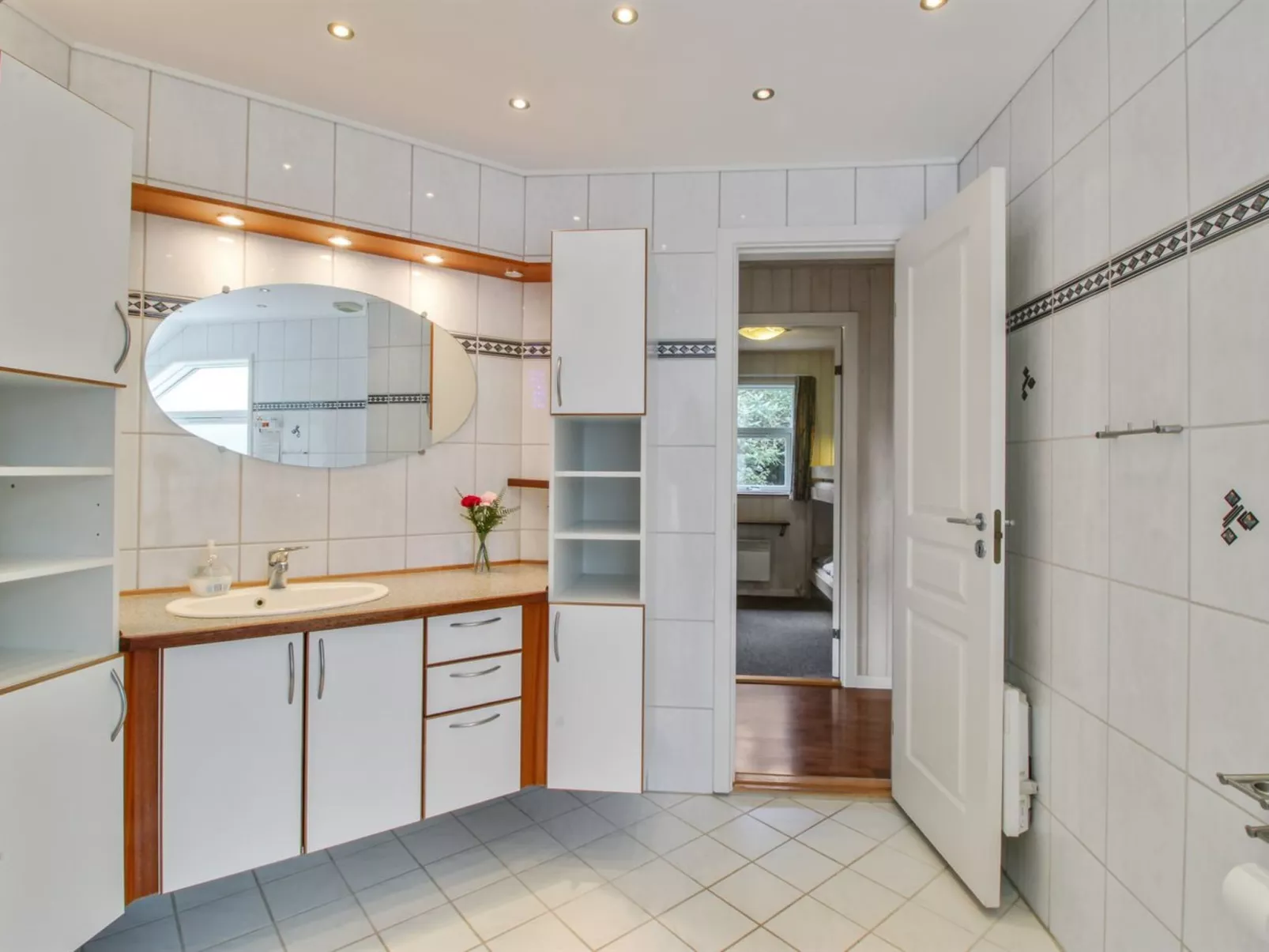 "Hemming" -  from the sea-Drinnen