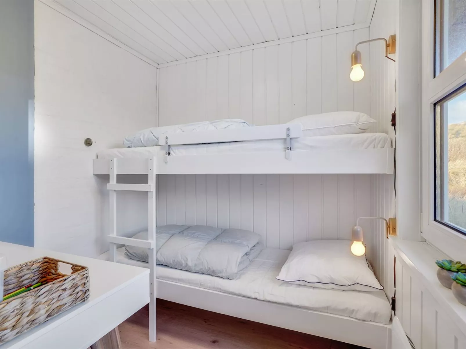 "Assa" -  from the sea-Inside