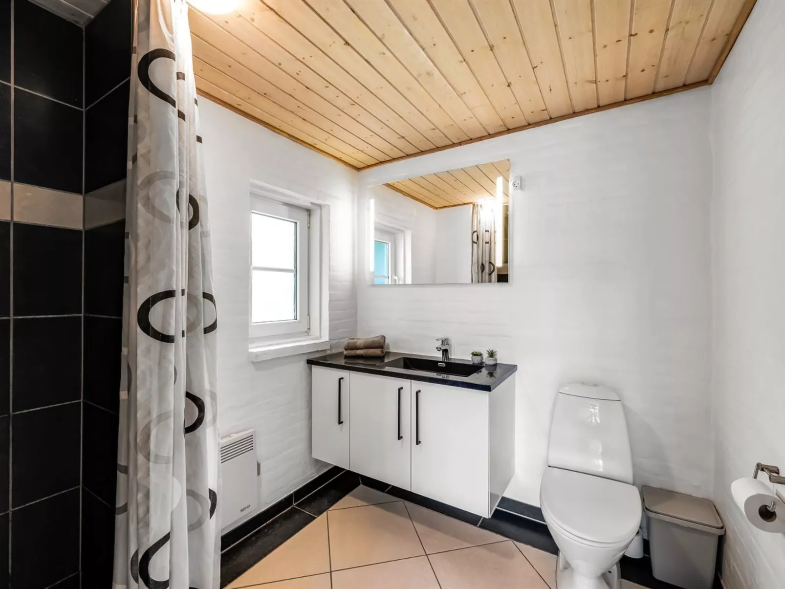 "Gunvald" - 2km to the fjord-Inside