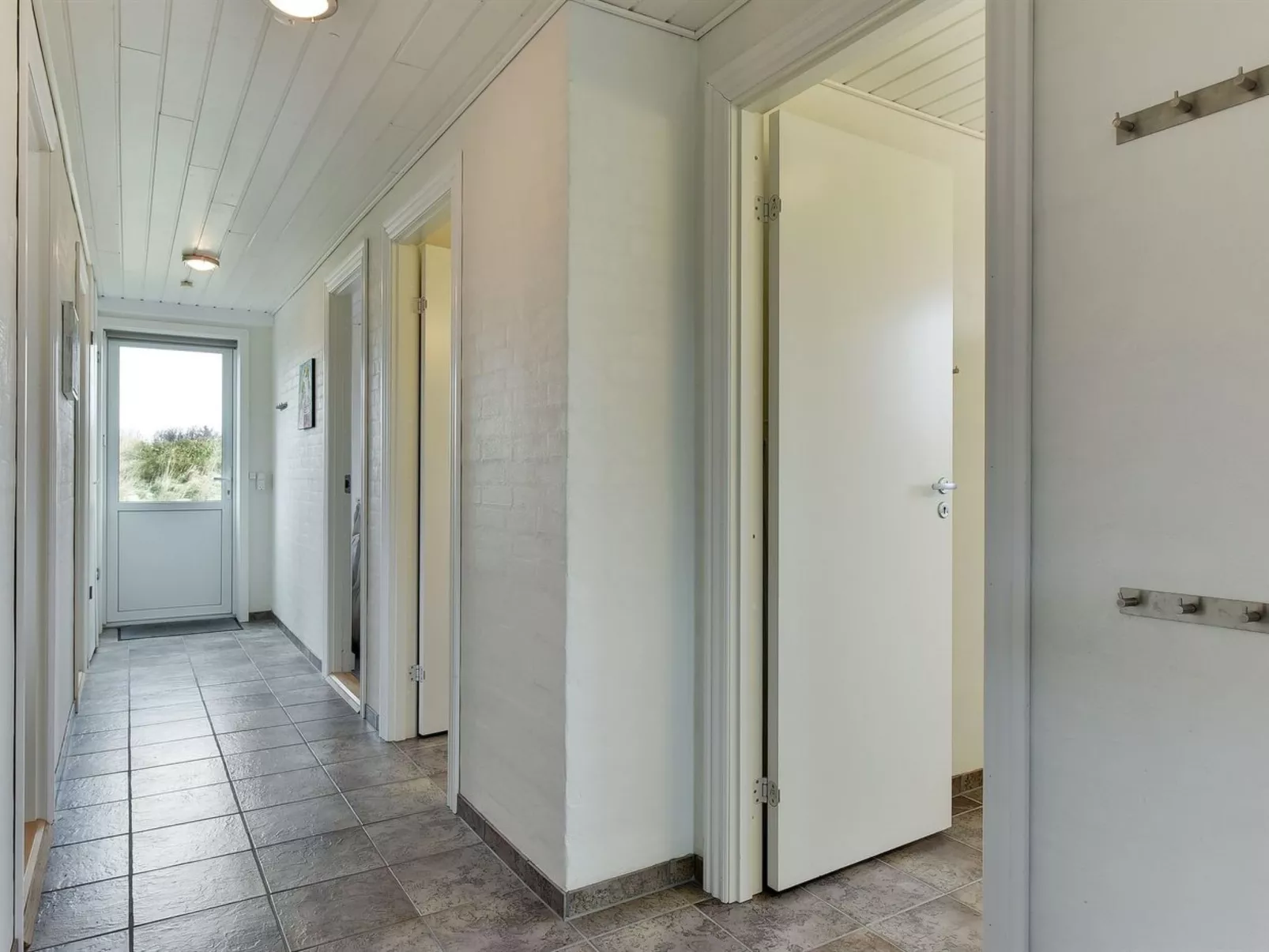 "Hawarth" - 300m to the fjord-Drinnen