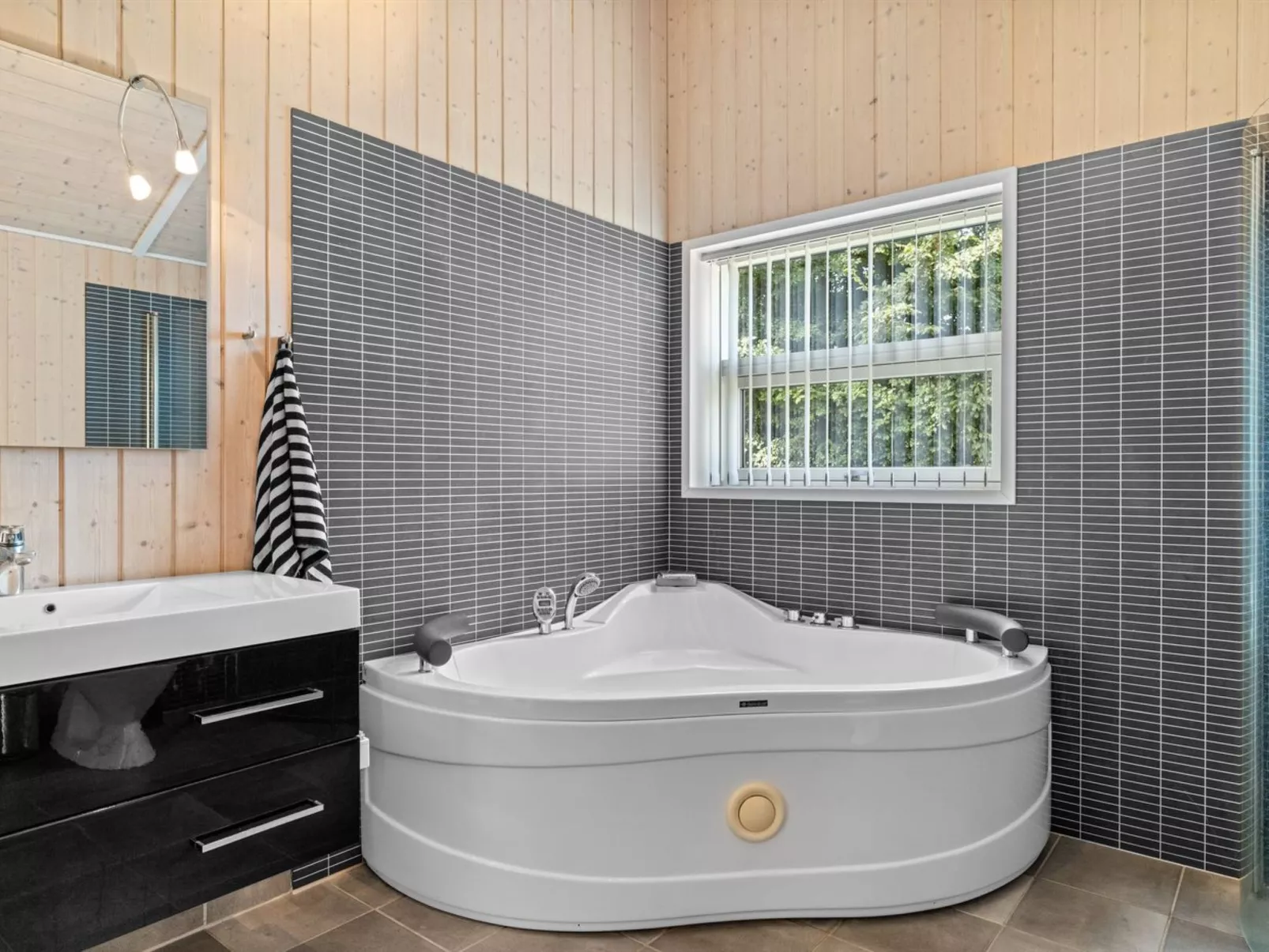 "Ønevus" - 550m from the sea-Drinnen