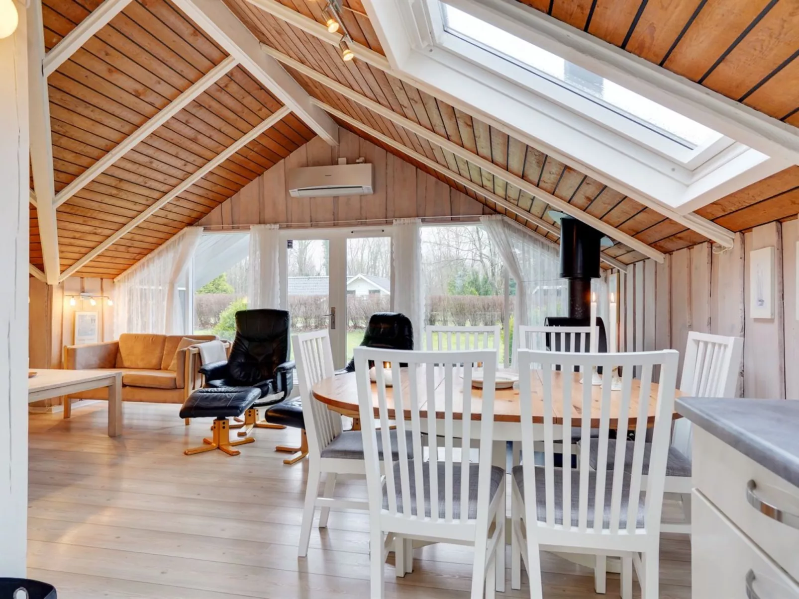 "Anninka" - 28km from the sea-Dedans