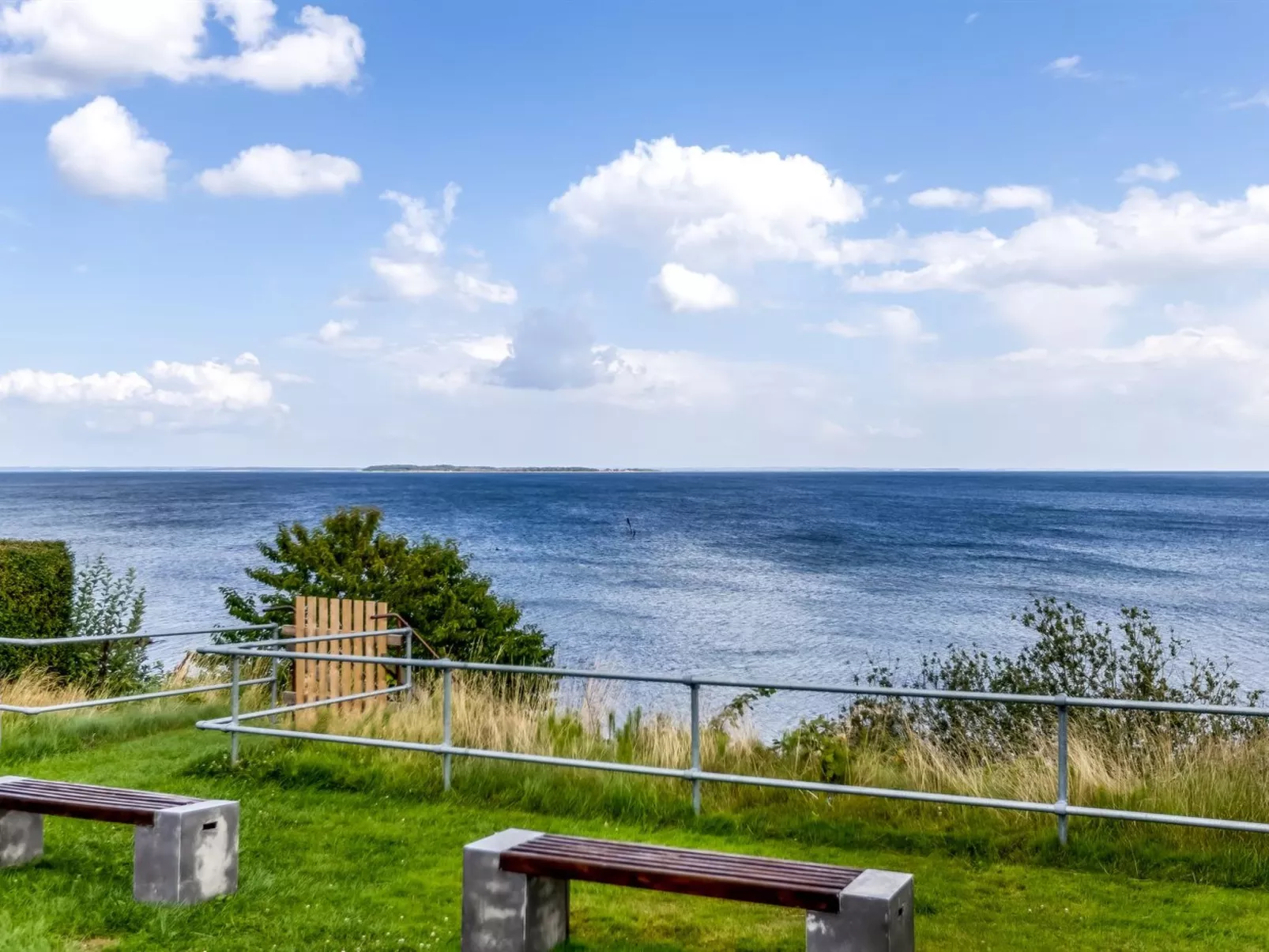 "Majbritt" - 50m from the sea-Draußen