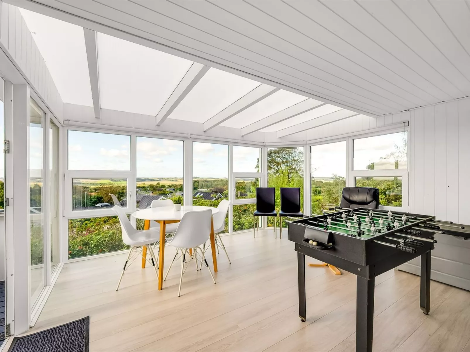 "Brenda" - 300m to the fjord-Inside