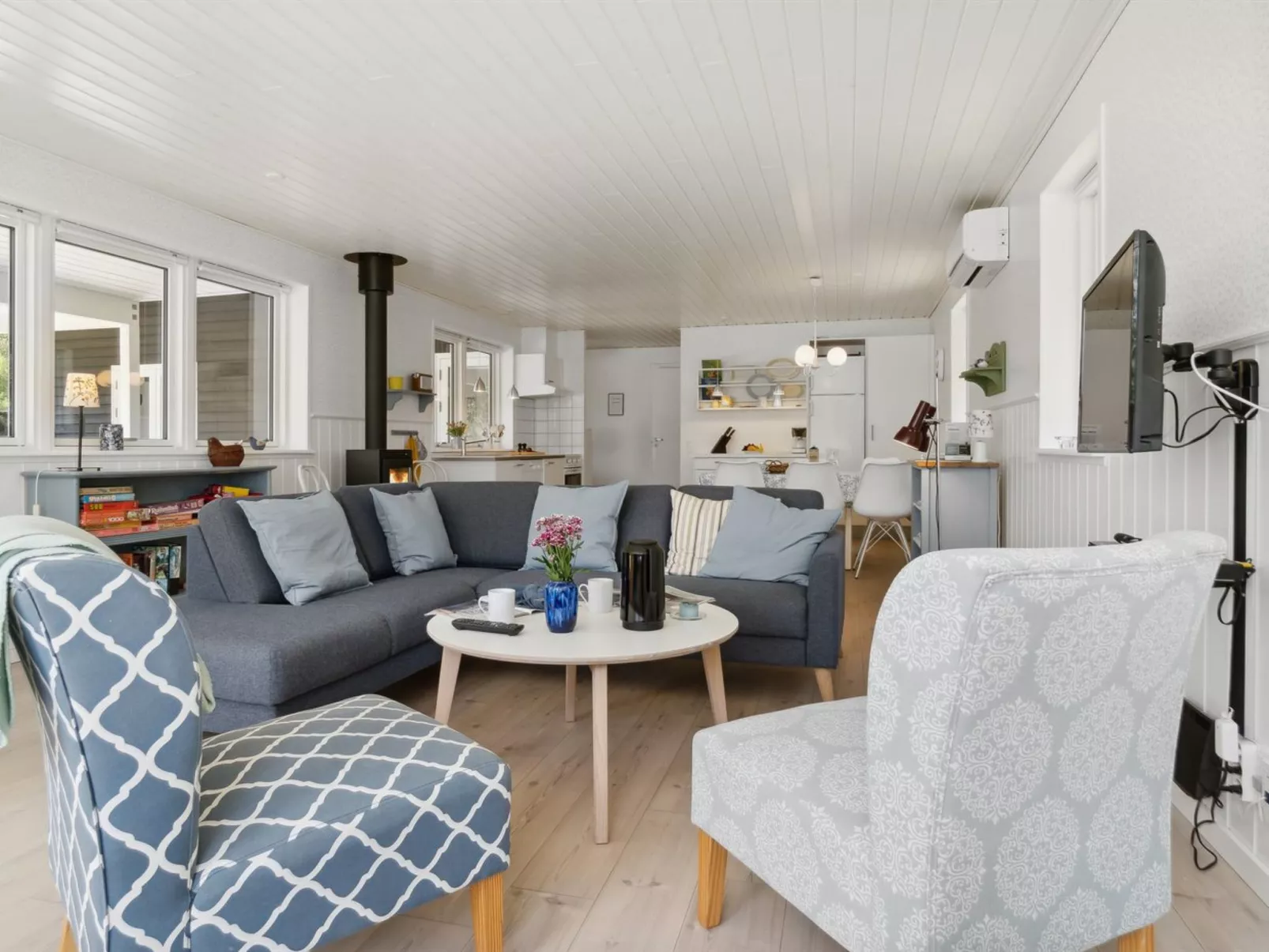 "Asla" - 400m from the sea-Drinnen