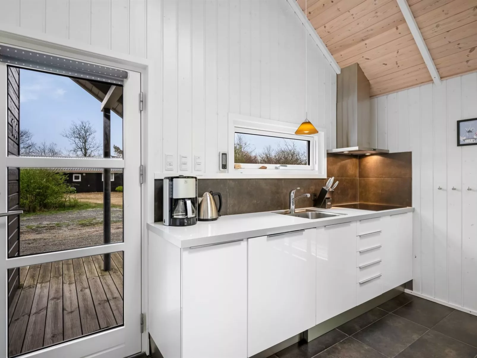 "Ketilbiorn" - 1.2km to the fjord-Inside