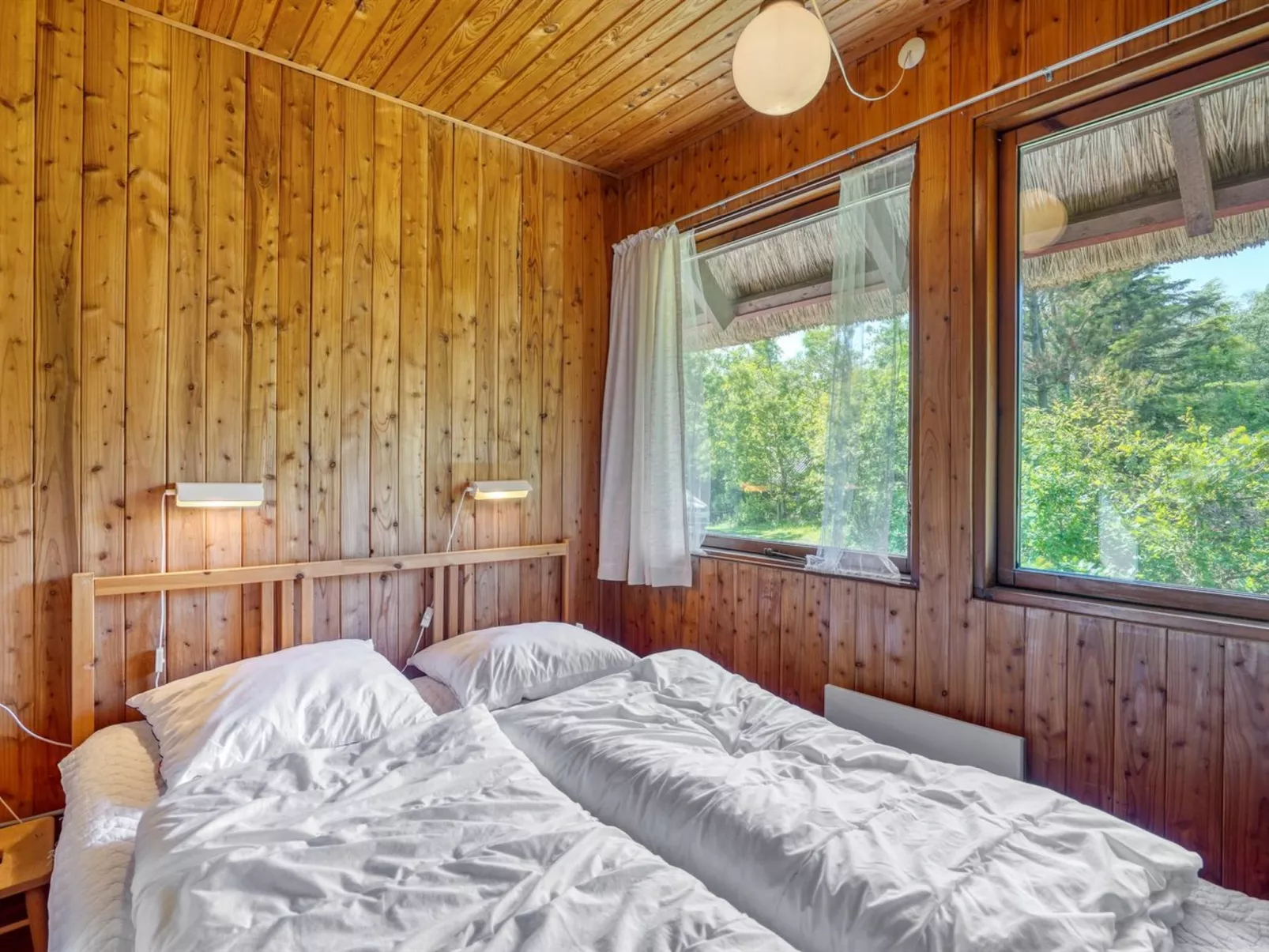 "Ingeborg" - 100m to the fjord-Drinnen