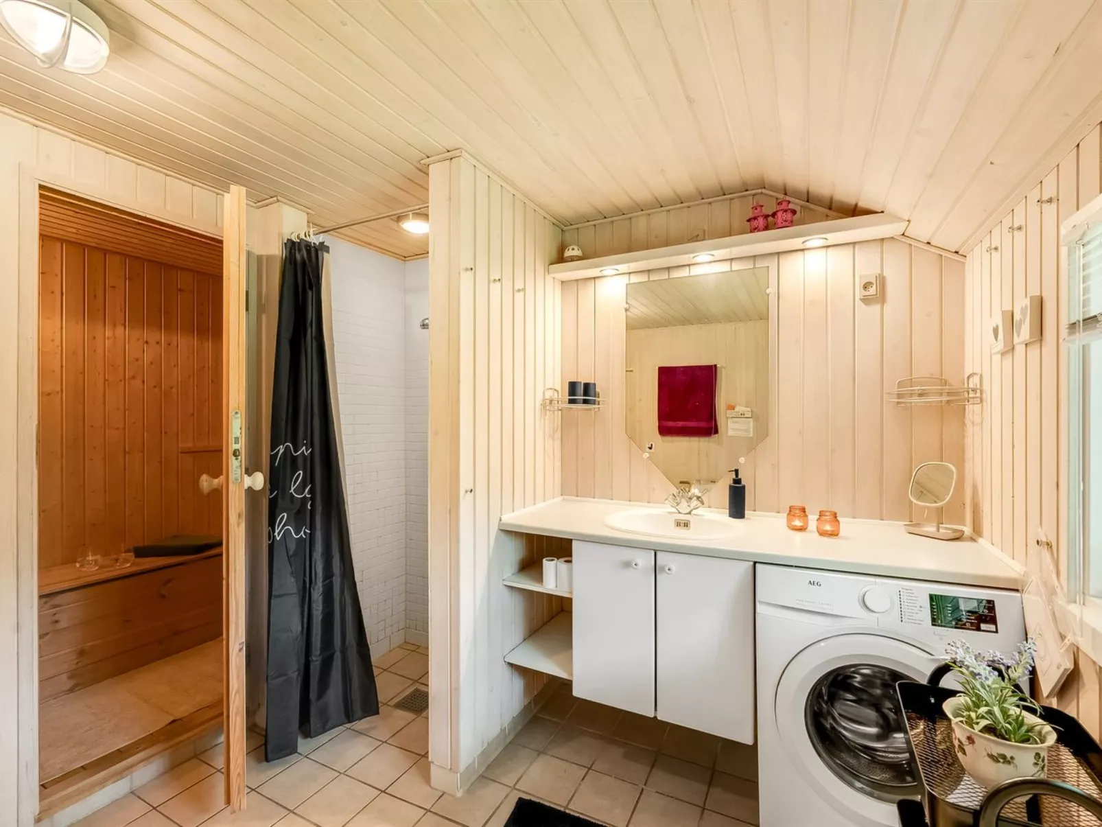 "Wenche" - 600m to the fjord-Inside