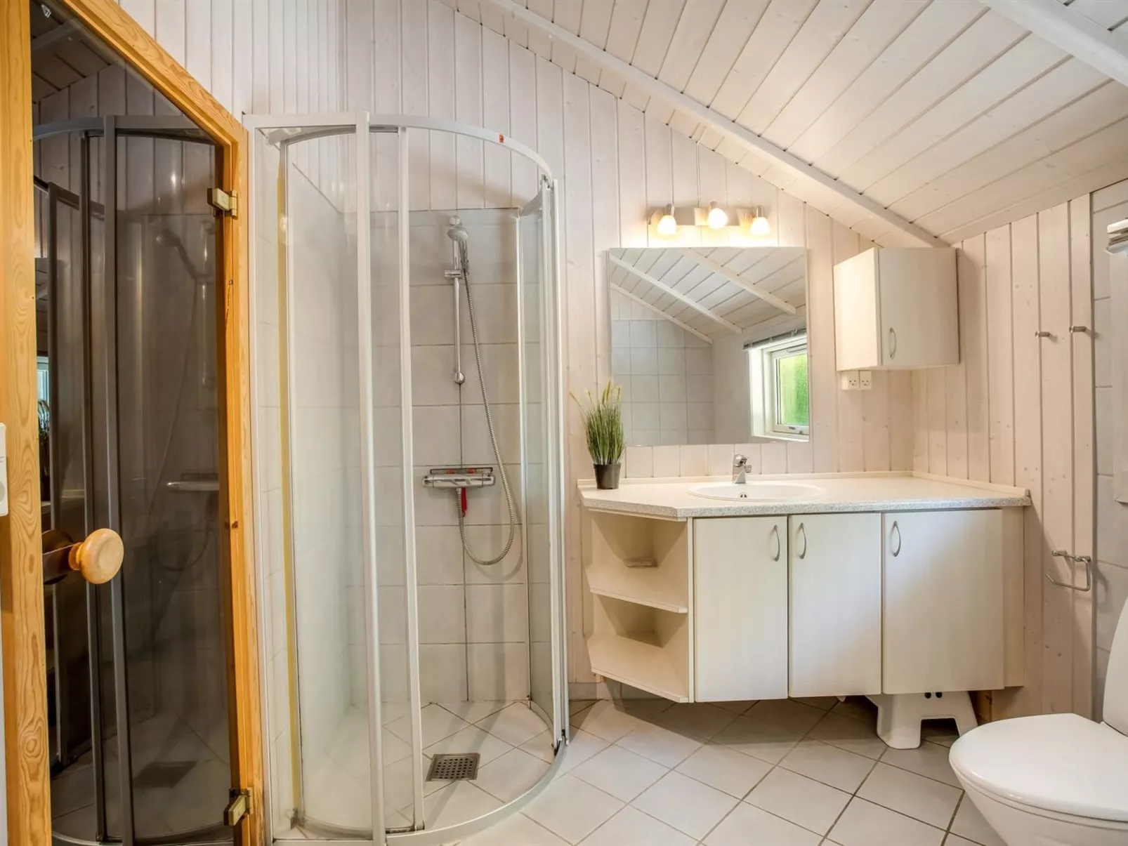 "Isving" - 1.1km to the fjord-Inside