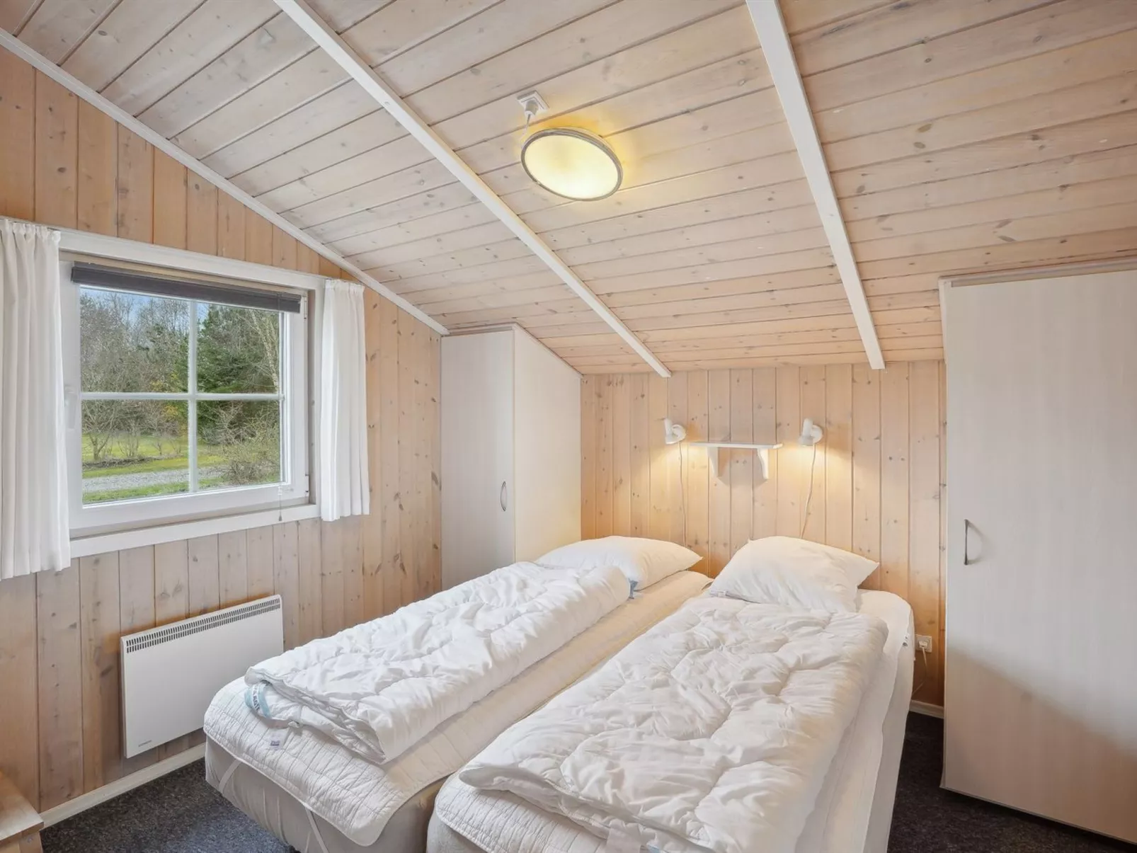 "Tinka" - 1.2km to the fjord-Inside