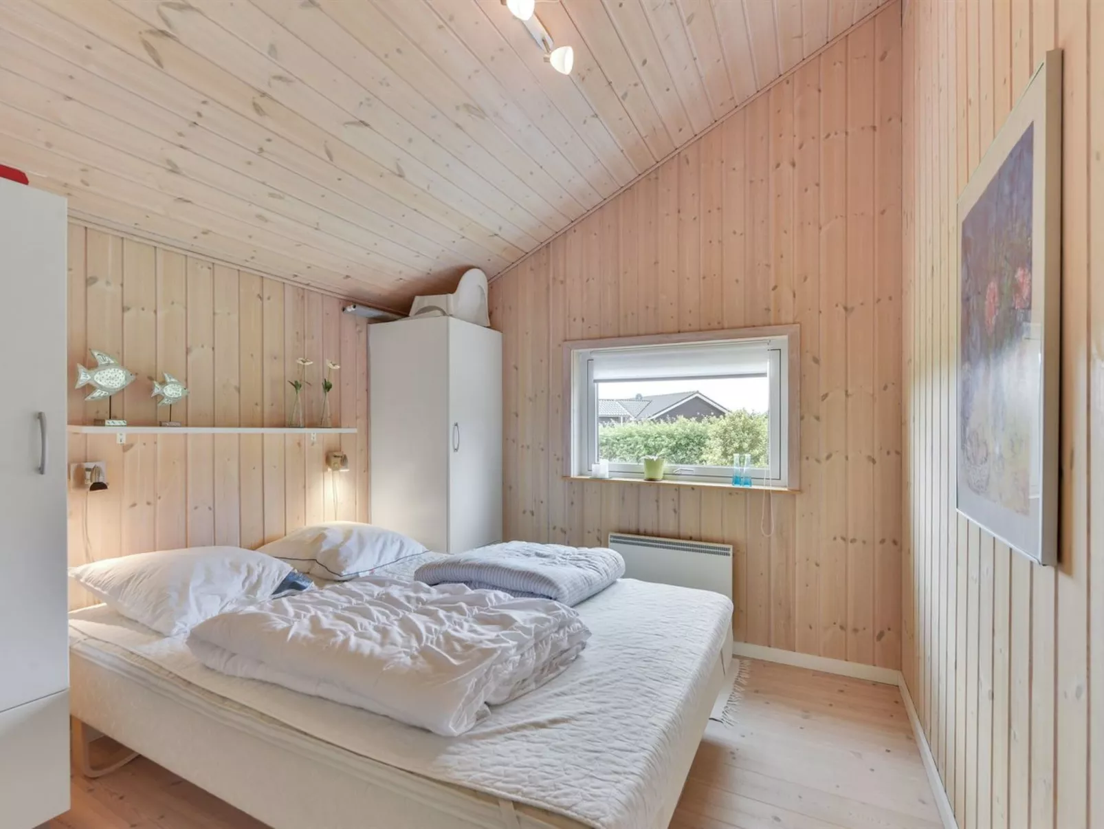 "Tobbi" - 1.1km to the fjord-Inside