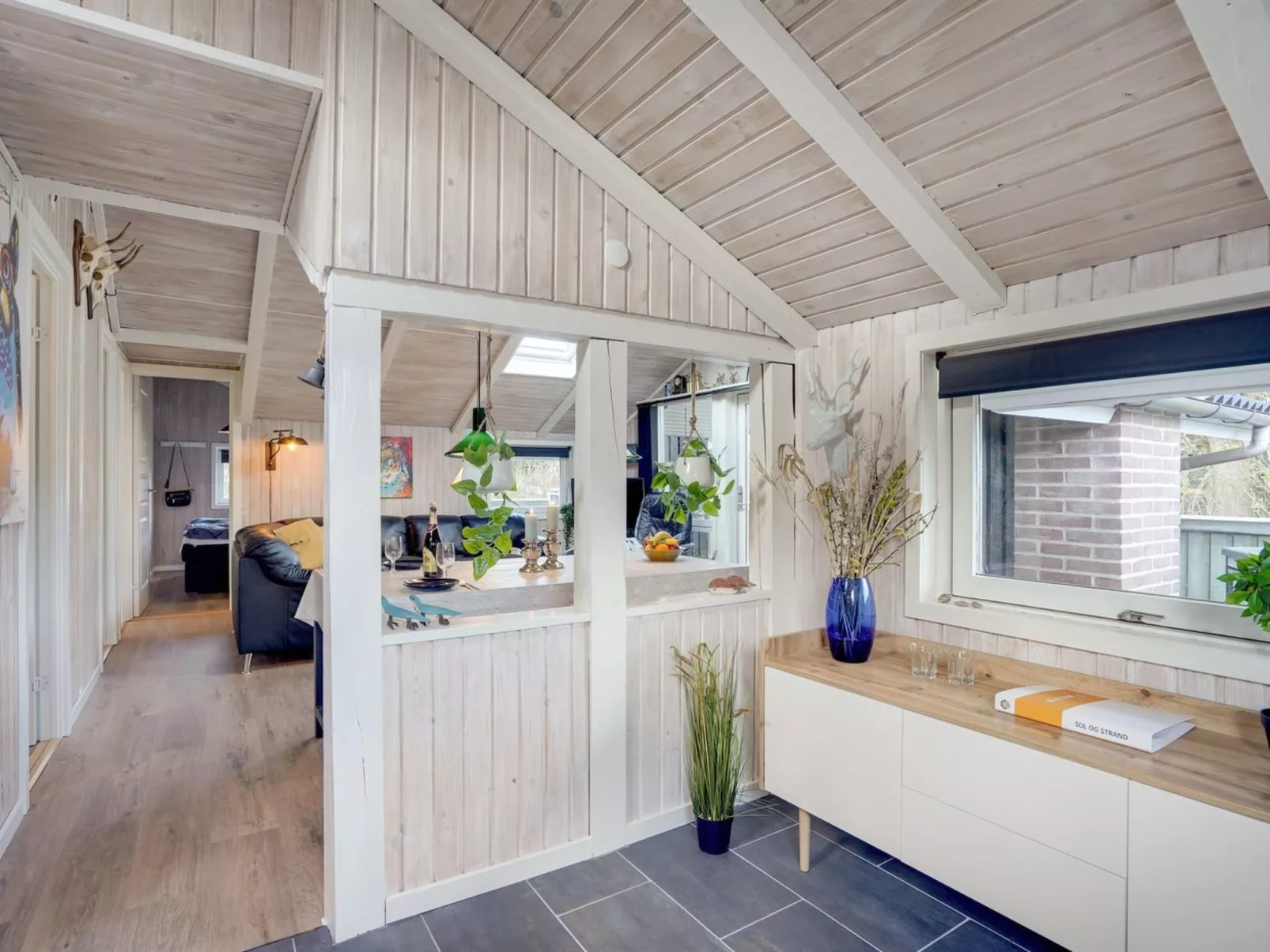 "Gunde" - 300m to the fjord-Inside