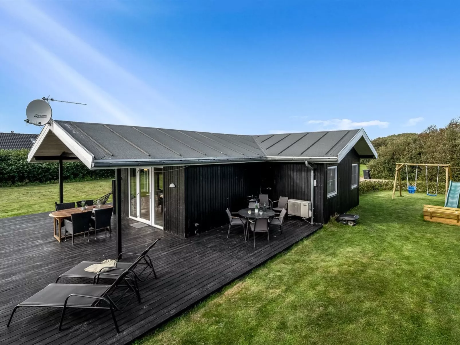 "Holm" - 700m to the fjord-Outside