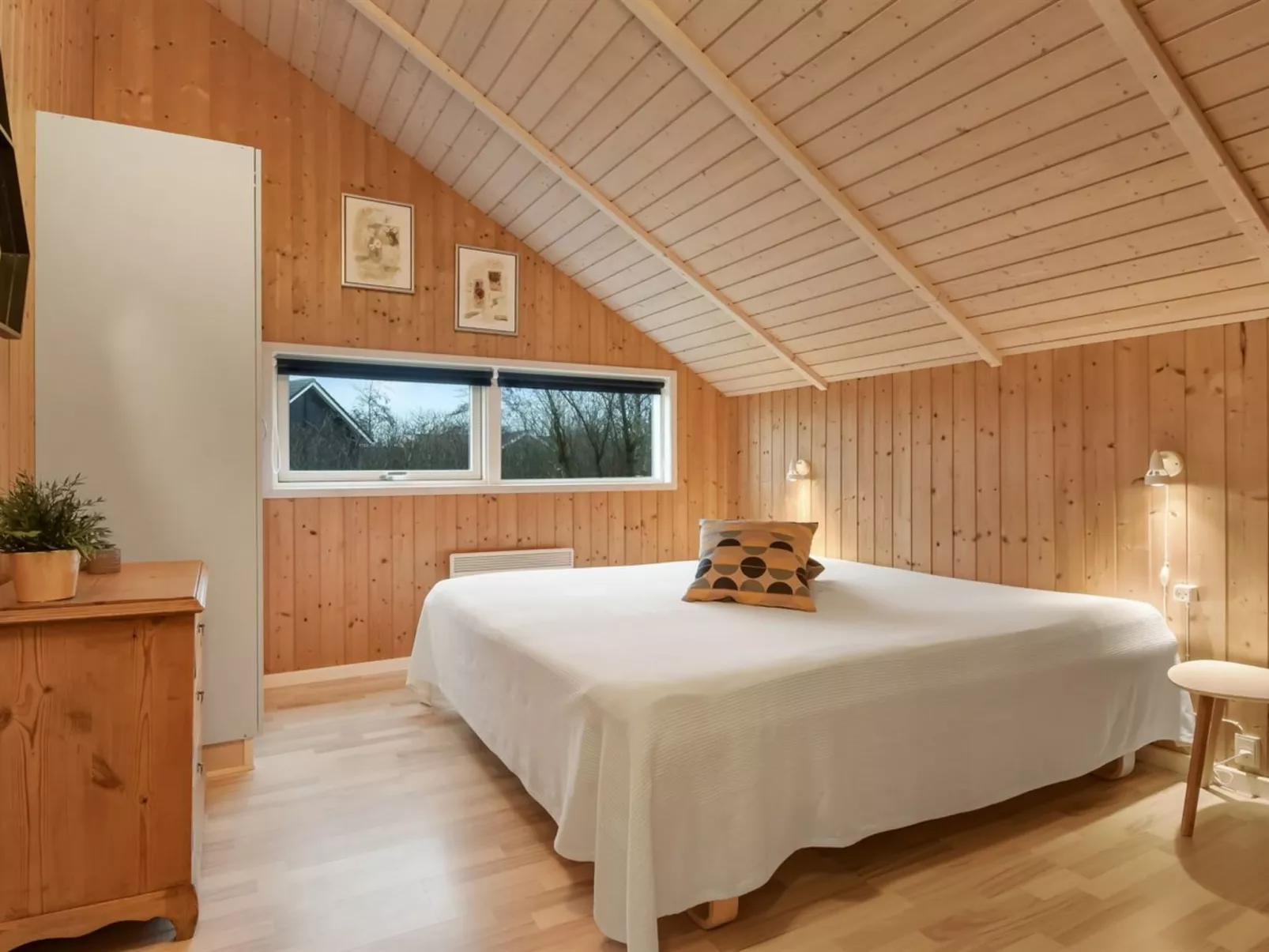 "Thit" - 1.2km to the fjord-Drinnen