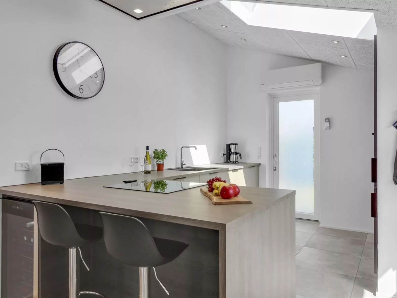 "Hroswitha" - 100m from the sea-Inside