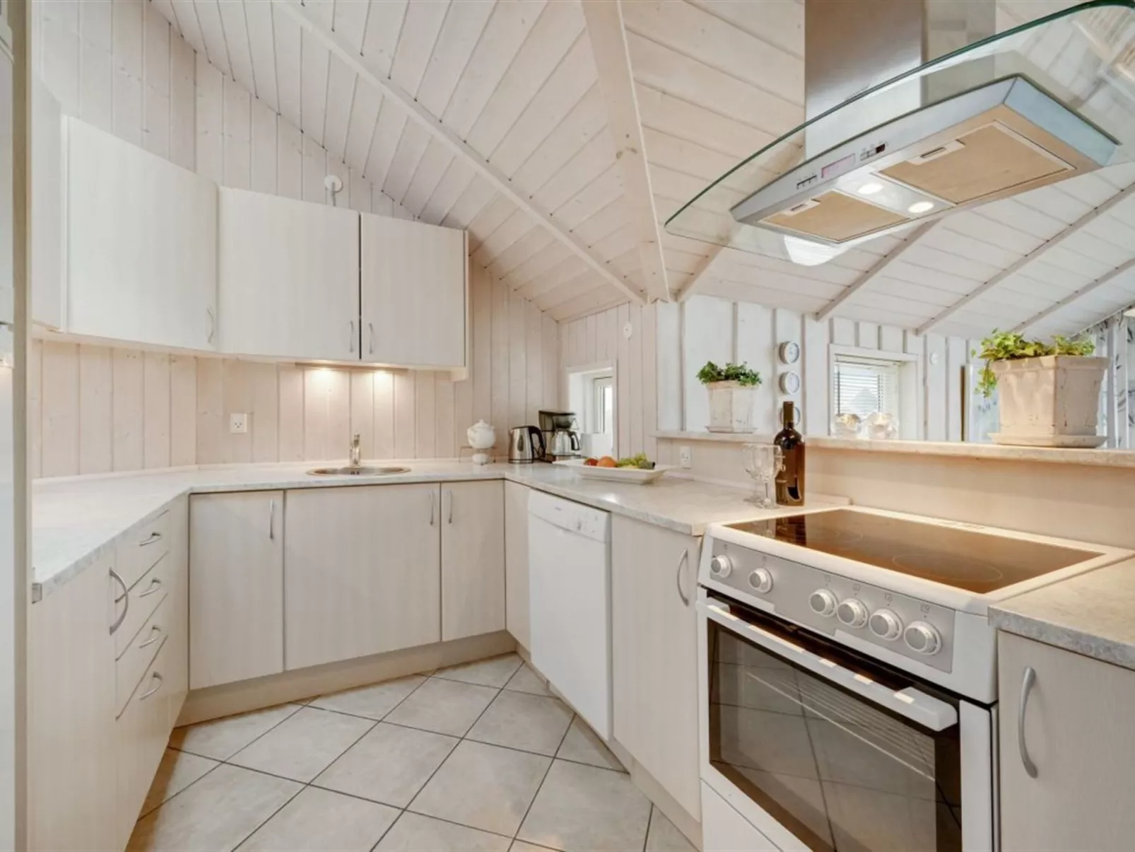 "Clarina" - 800m to the fjord-Dedans