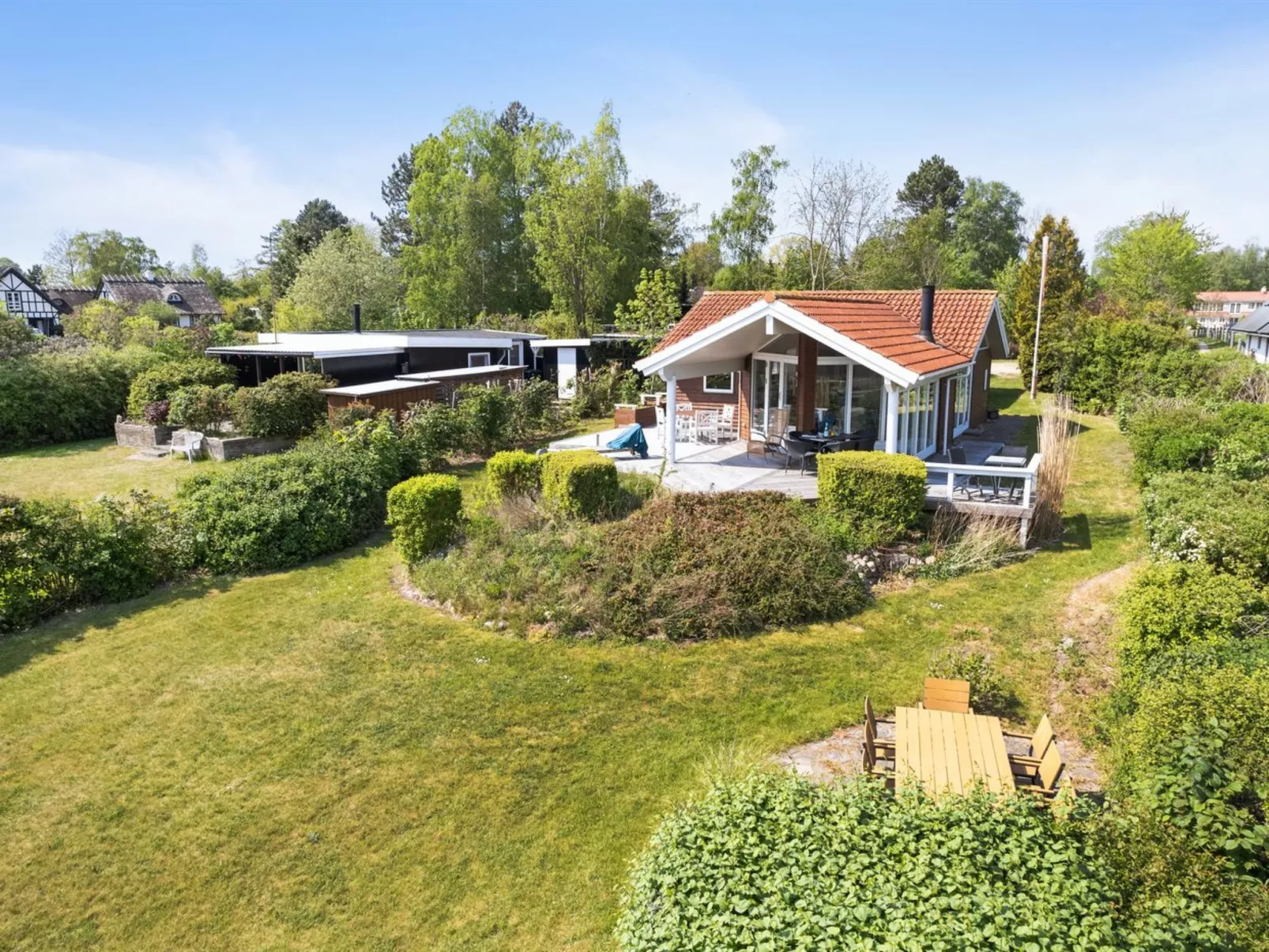 "Brunman" - 10m to the fjord-Outside