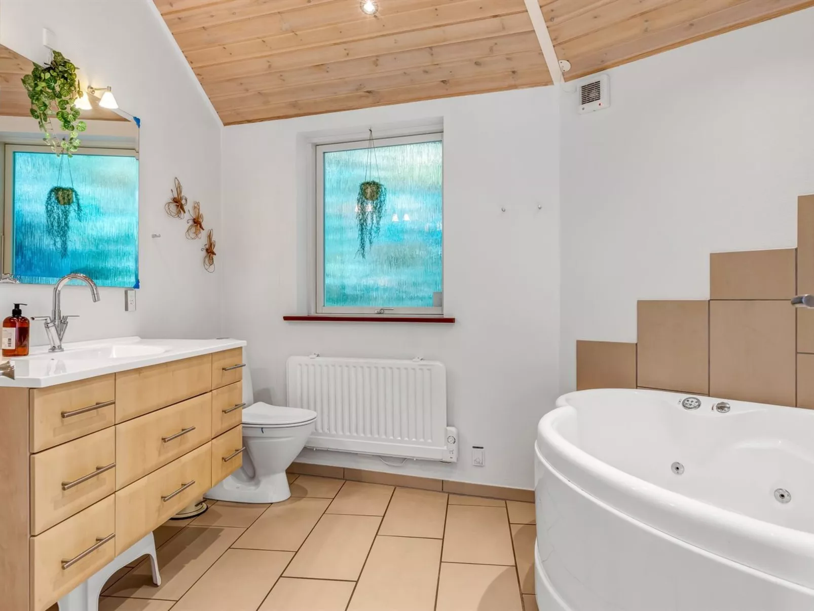 "Adrienne" - 35km from the sea-Inside