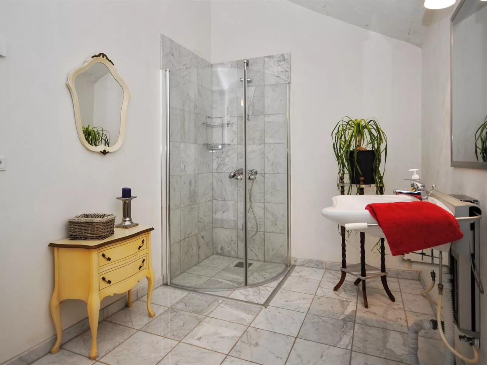 "Millie" - 3km to the fjord-Inside