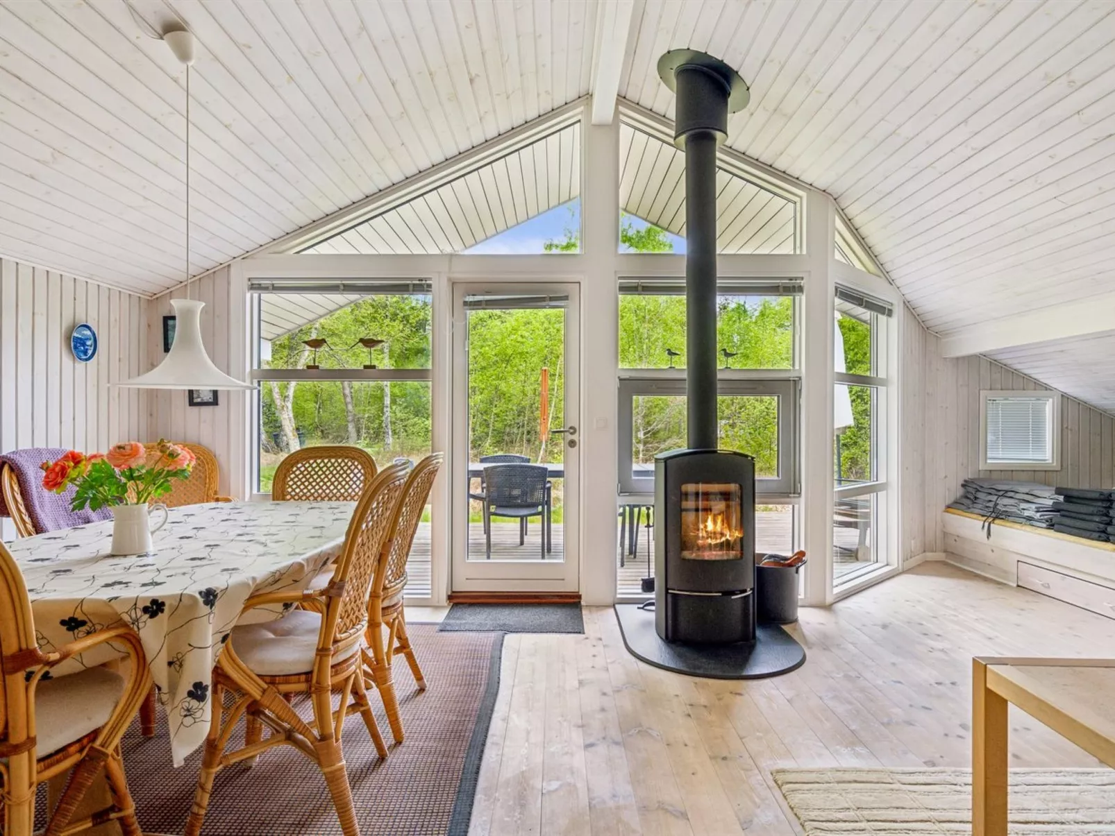 "Niglæs" - 700m from the sea-Inside