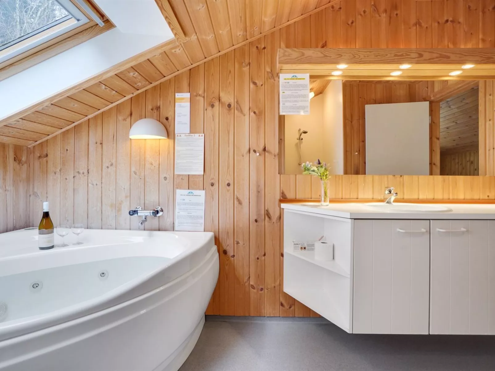 "Alwin" - 2.5km from the sea-Inside