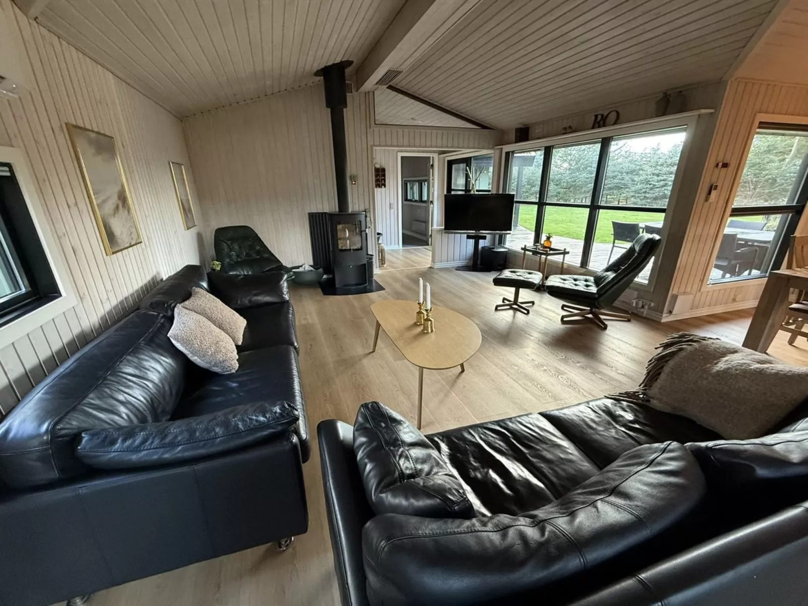 "Glenda" - 3km from the sea-Inside