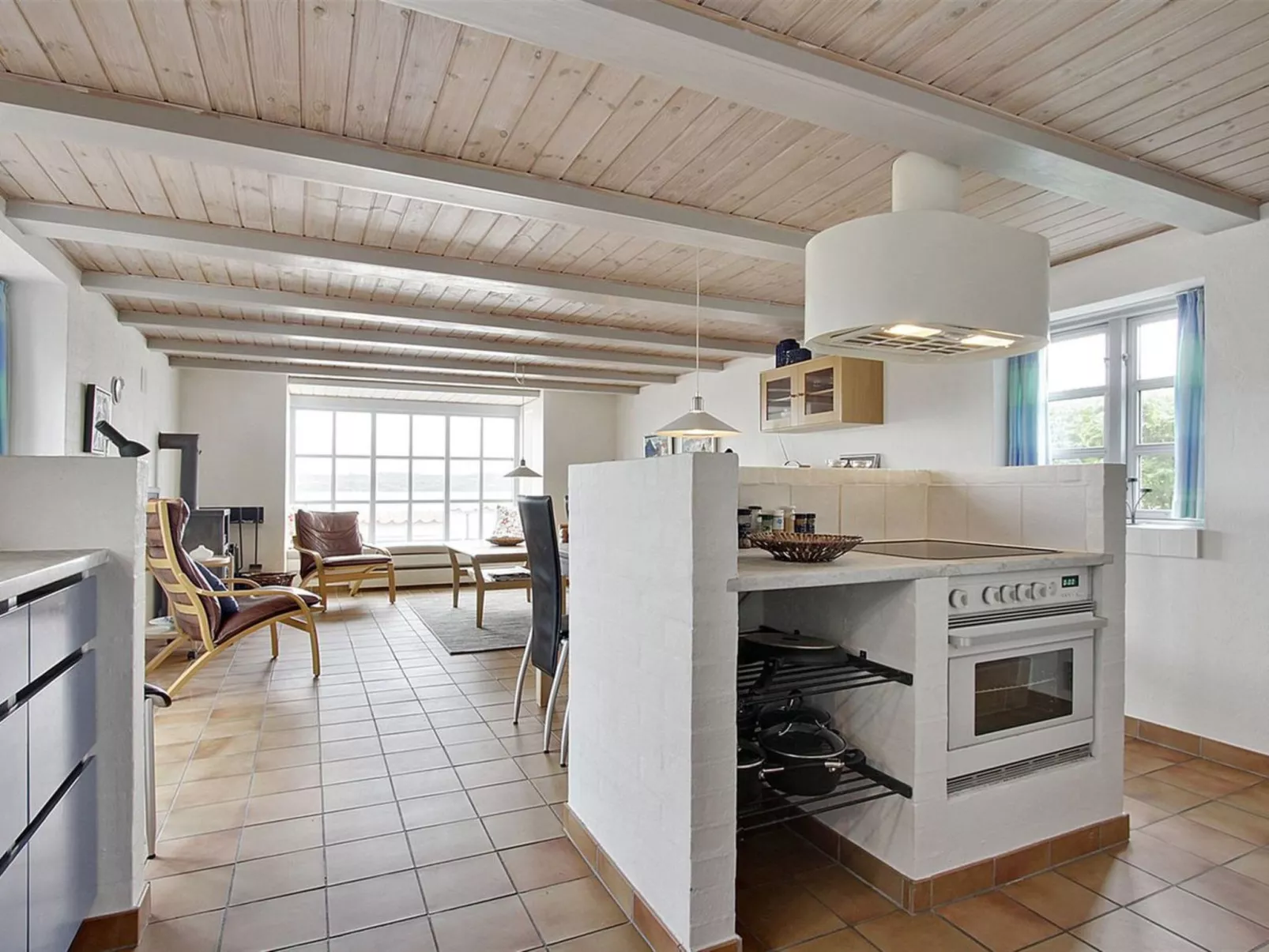 "Pauliina" - 10m to the fjord-Drinnen