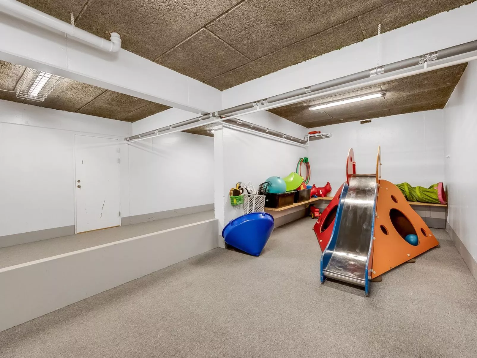 "Alvy" - 100m to the fjord-Inside